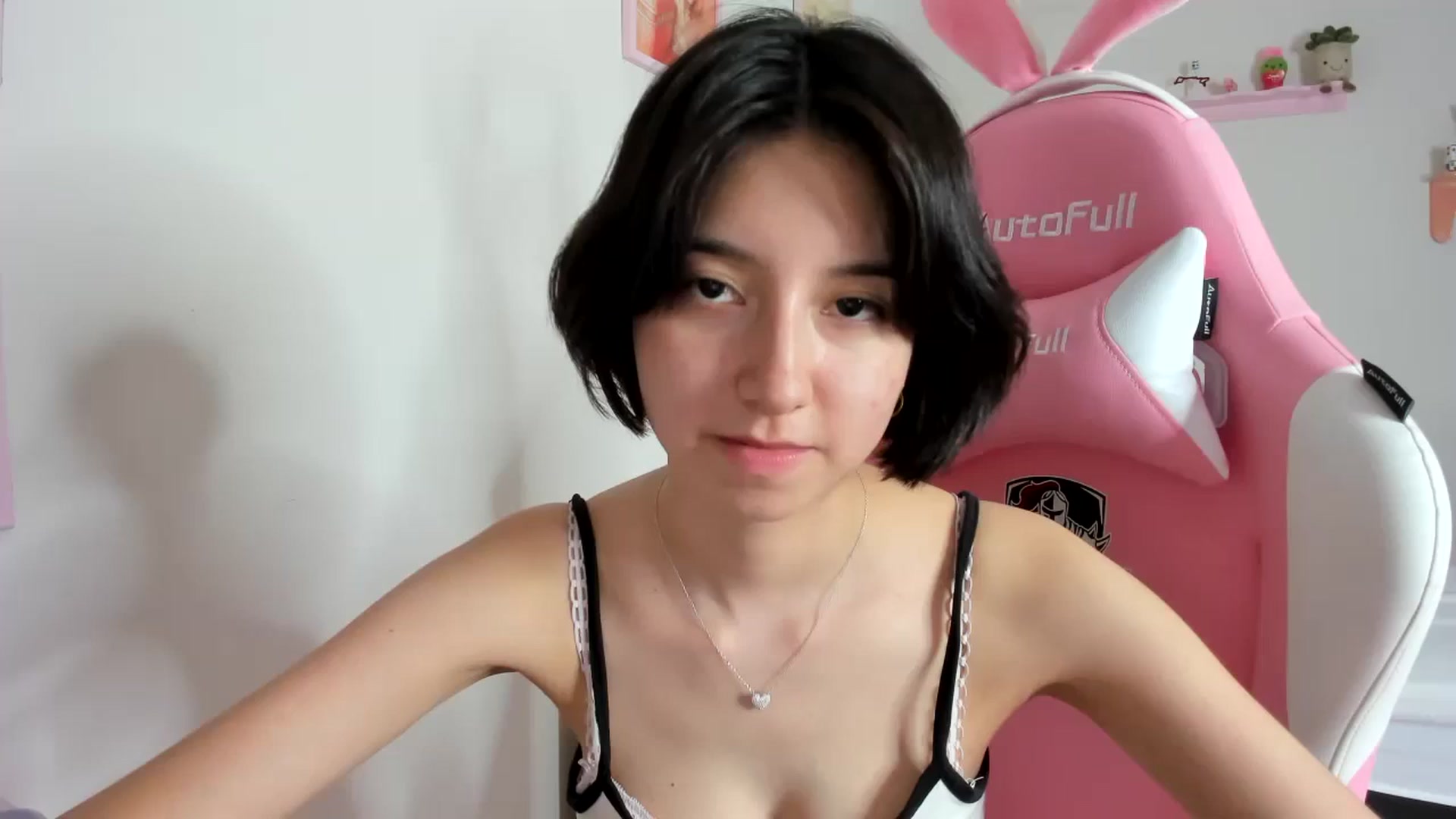 Gallery image thumbnail from Cherrycute666's myfreecams stream on, 09/19/2023, 07:06 image 4 of 20