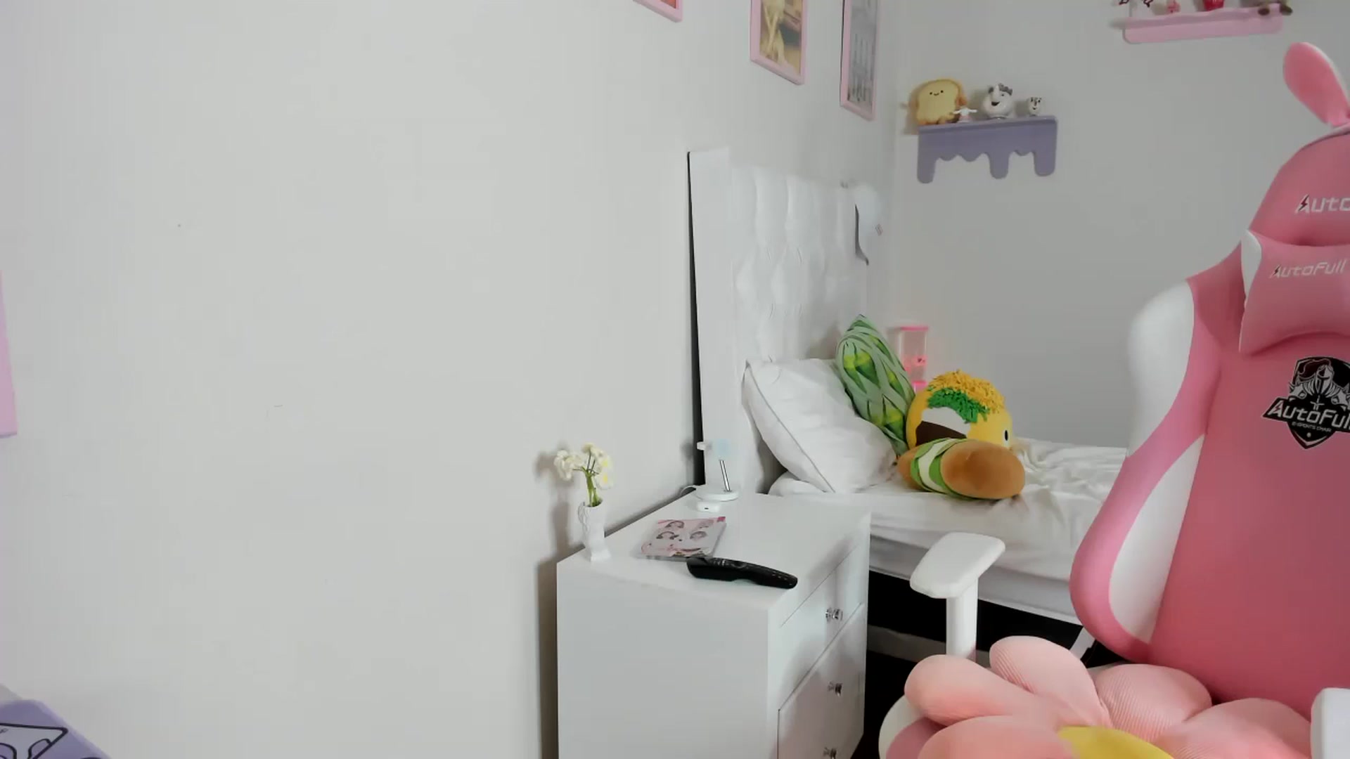 Gallery image thumbnail from Cherrycute666's myfreecams stream on, 09/19/2023, 07:56 image 15 of 20