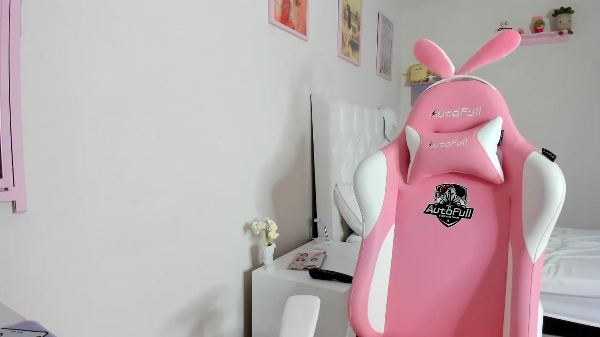 Gallery image thumbnail from Cherrycute666's myfreecams stream on, 09/19/2023, 07:56 image 20 of 20