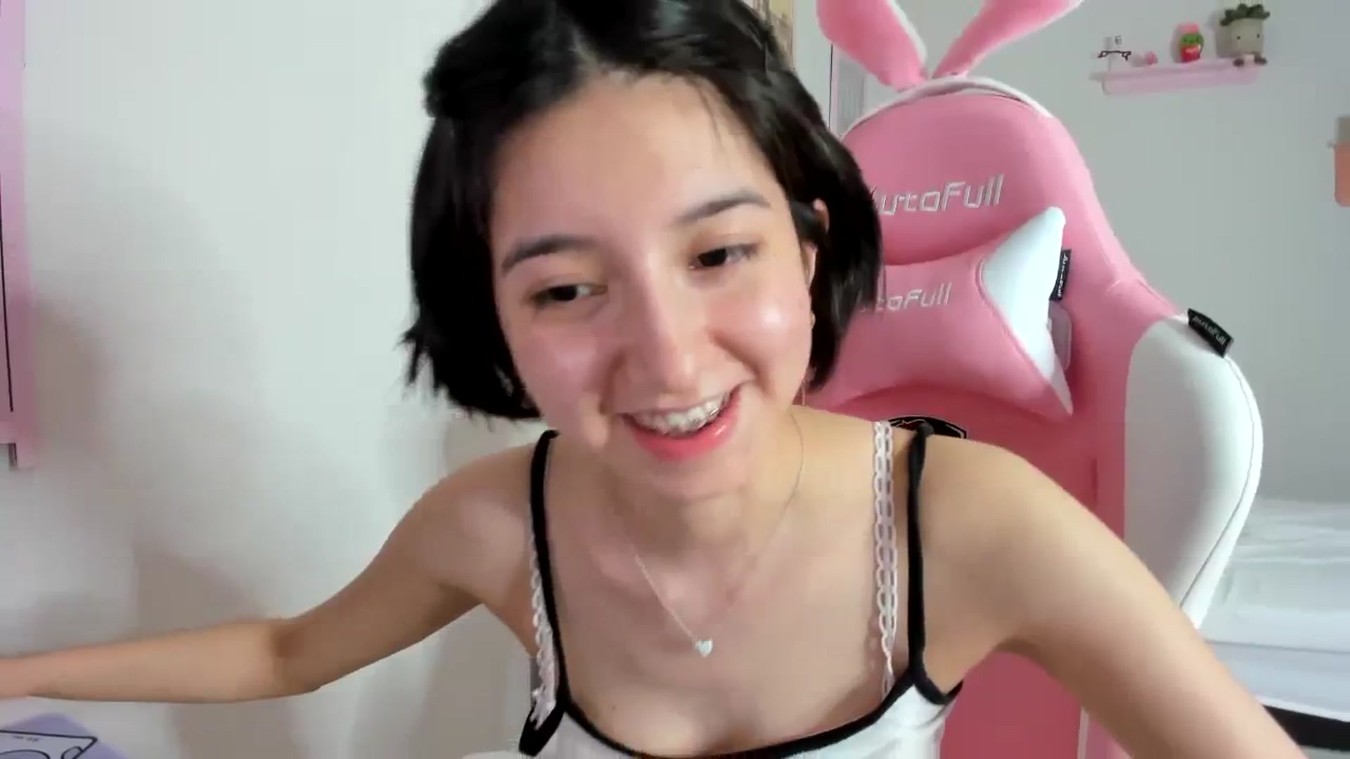 Gallery image thumbnail from Cherrycute666's myfreecams stream on, 09/19/2023, 07:56 image 17 of 20