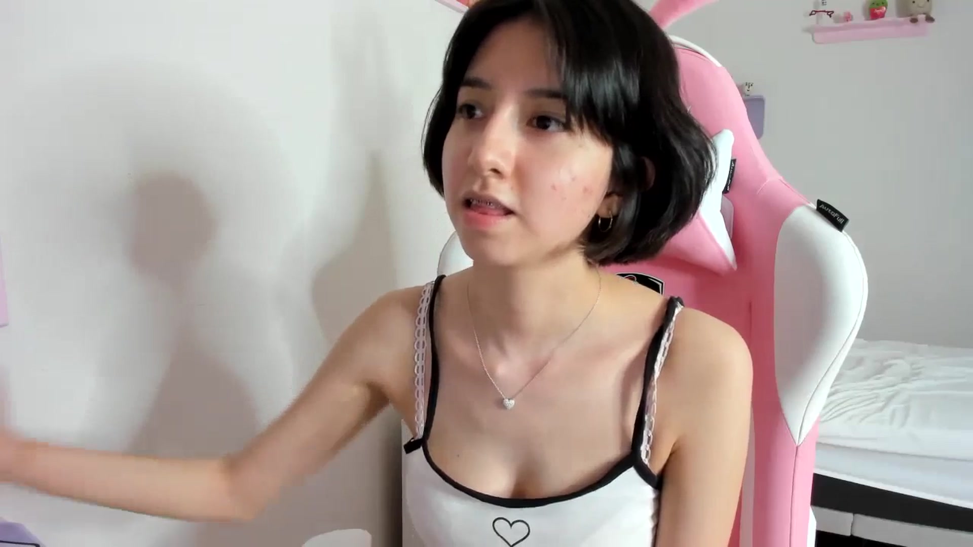 Gallery image thumbnail from Cherrycute666's myfreecams stream on, 09/19/2023, 07:56 image 9 of 20
