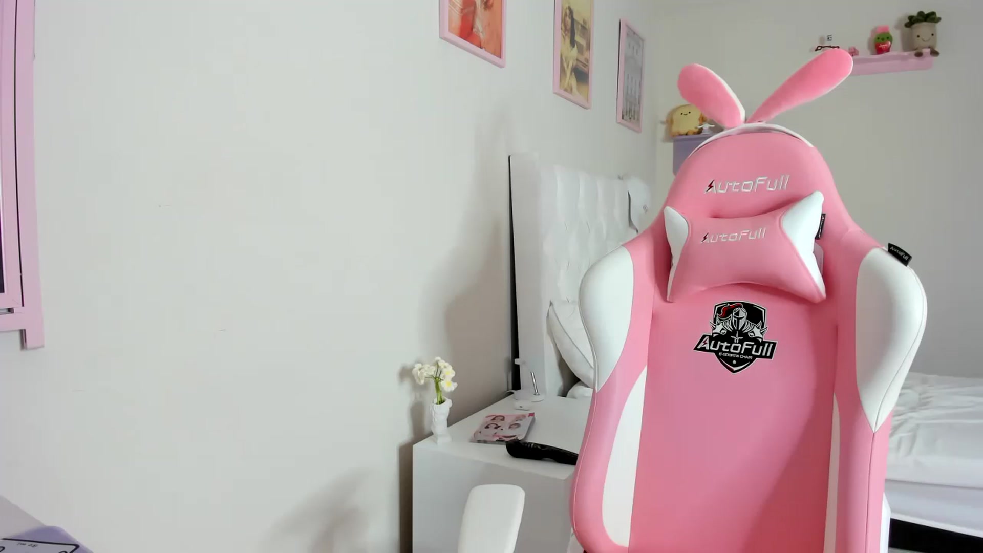 Gallery image thumbnail from Cherrycute666's myfreecams stream on, 09/19/2023, 07:56 image 19 of 20