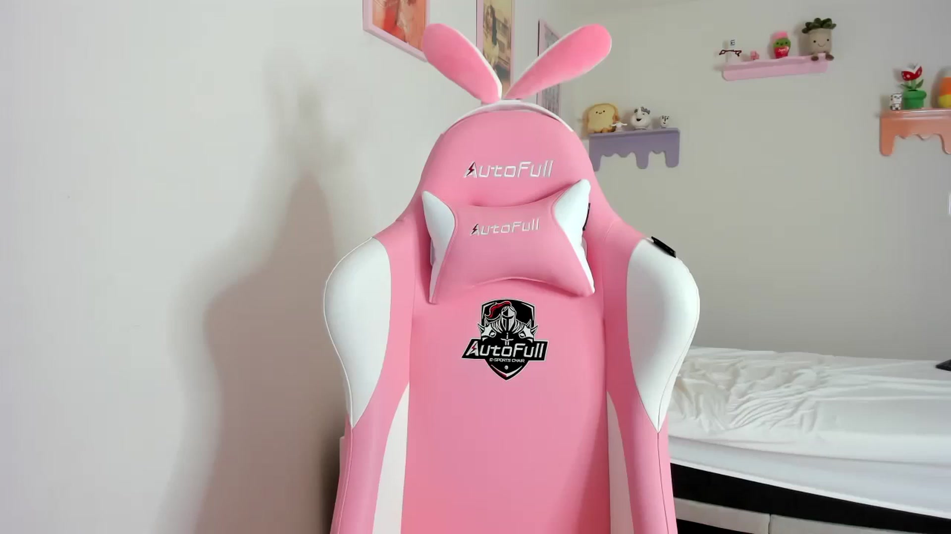 Gallery image thumbnail from Cherrycute666's myfreecams stream on, 09/19/2023, 16:16 image 5 of 20