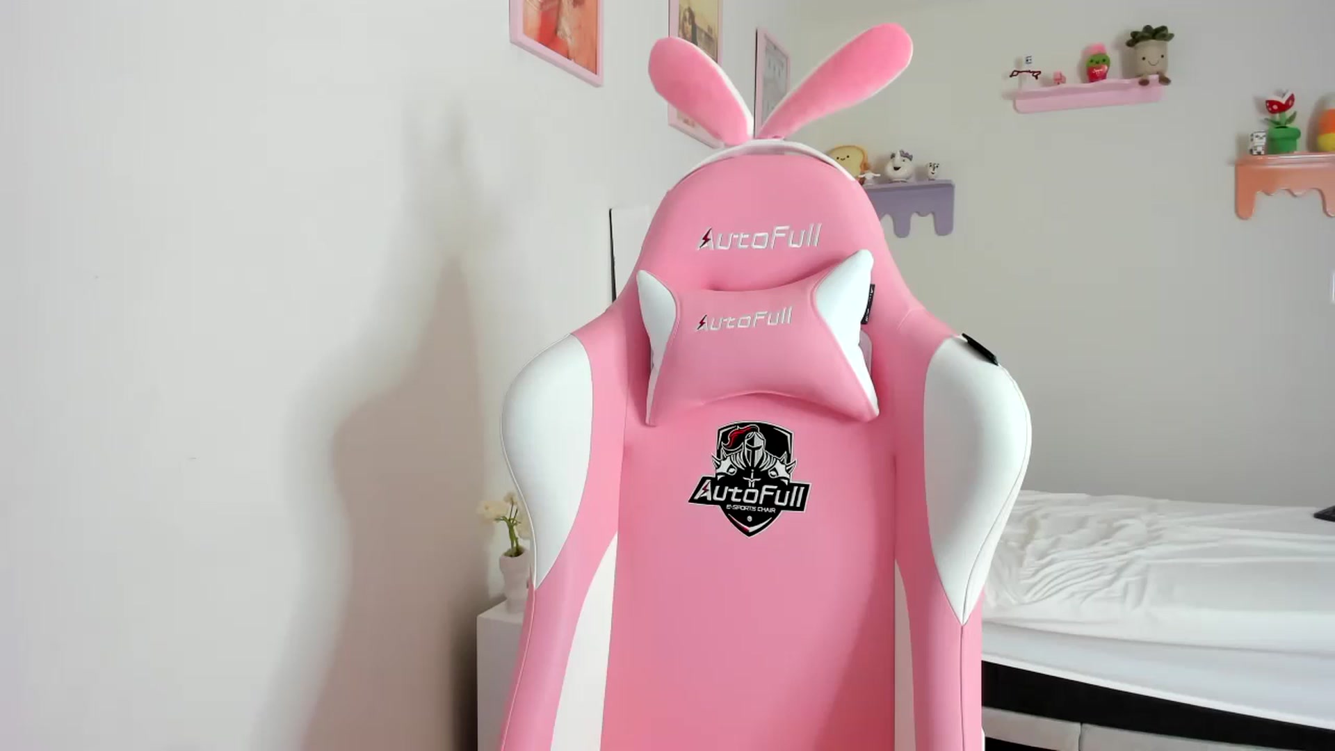 Gallery image thumbnail from Cherrycute666's myfreecams stream on, 09/19/2023, 16:16 image 6 of 20