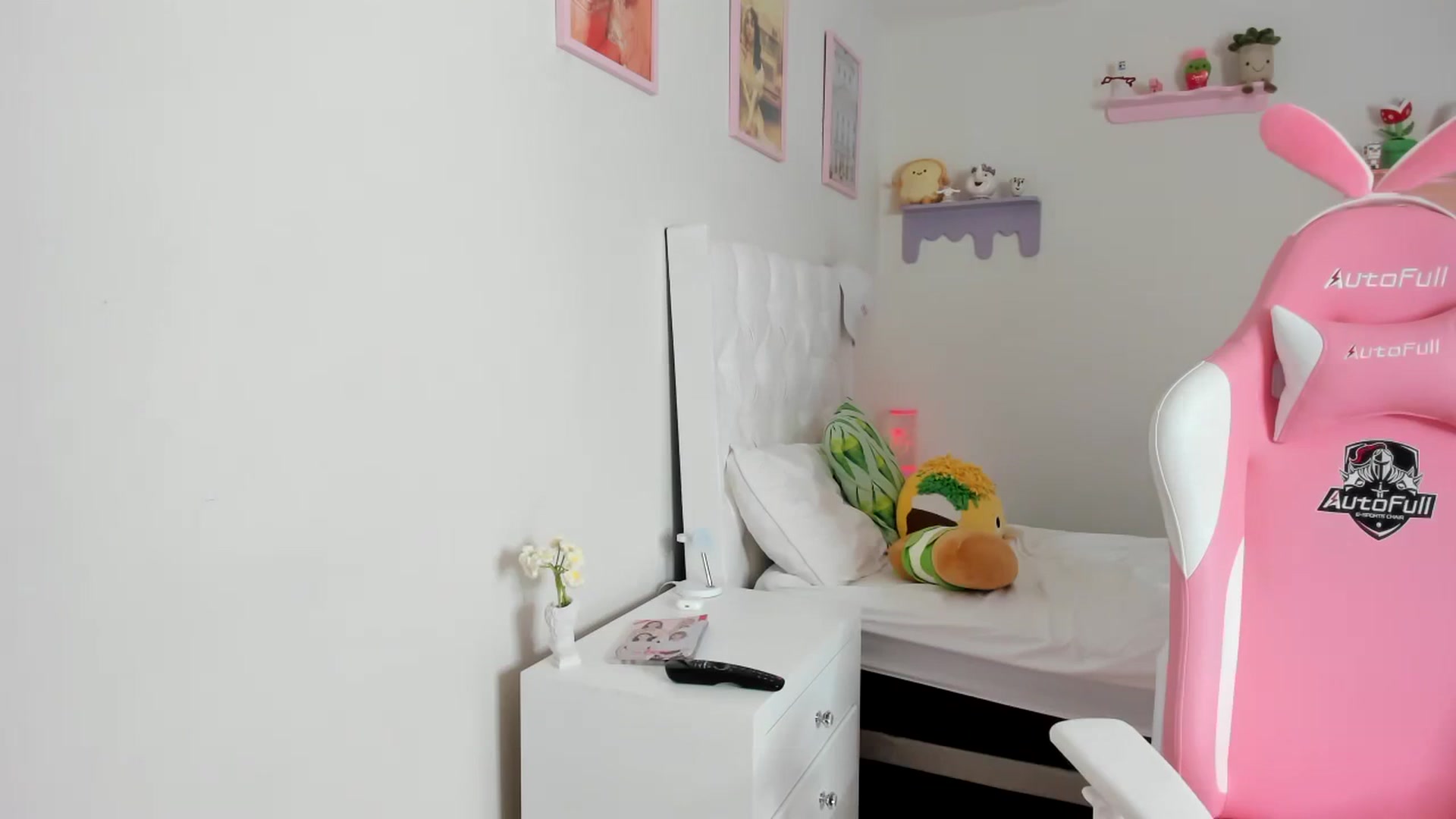 Gallery image thumbnail from Cherrycute666's myfreecams stream on, 09/19/2023, 16:16 image 8 of 20