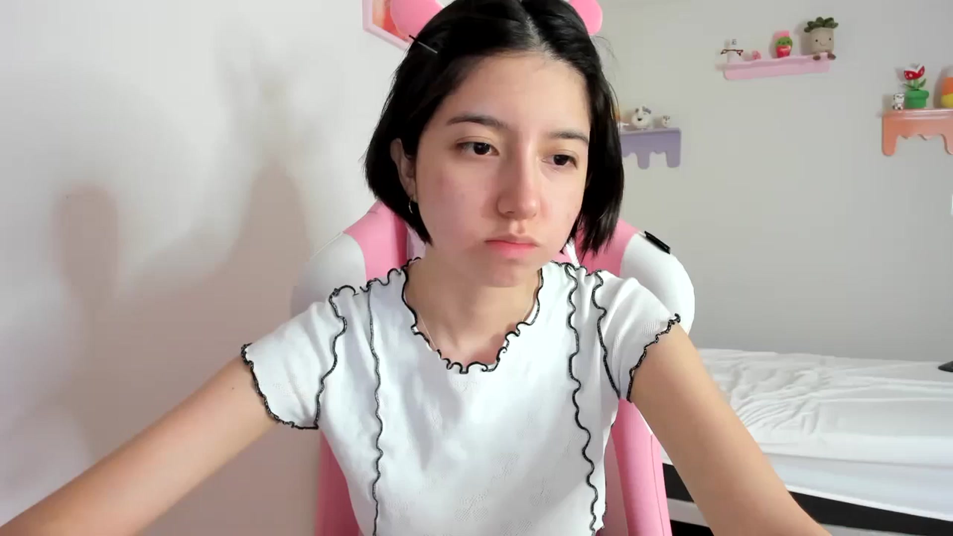Gallery image thumbnail from Cherrycute666's myfreecams stream on, 09/19/2023, 16:16 image 4 of 20