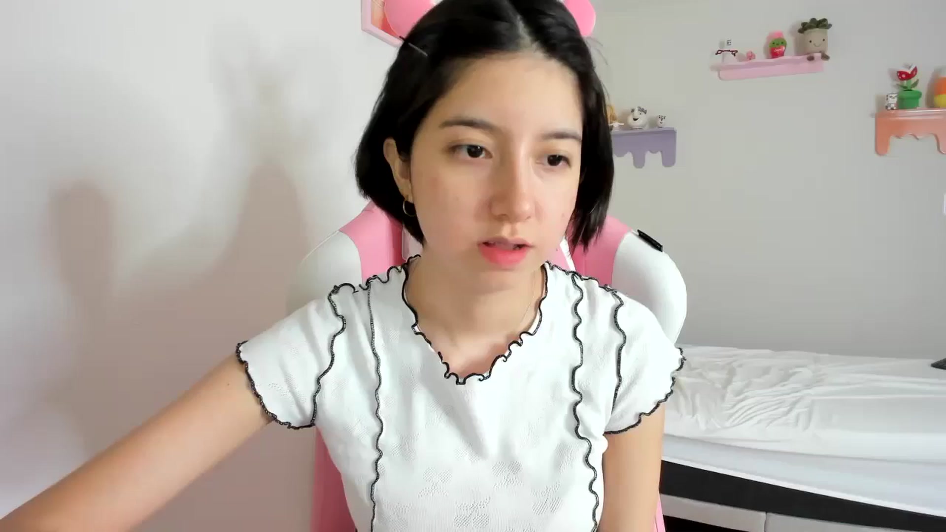 Gallery image thumbnail from Cherrycute666's myfreecams stream on, 09/19/2023, 16:16 image 1 of 20