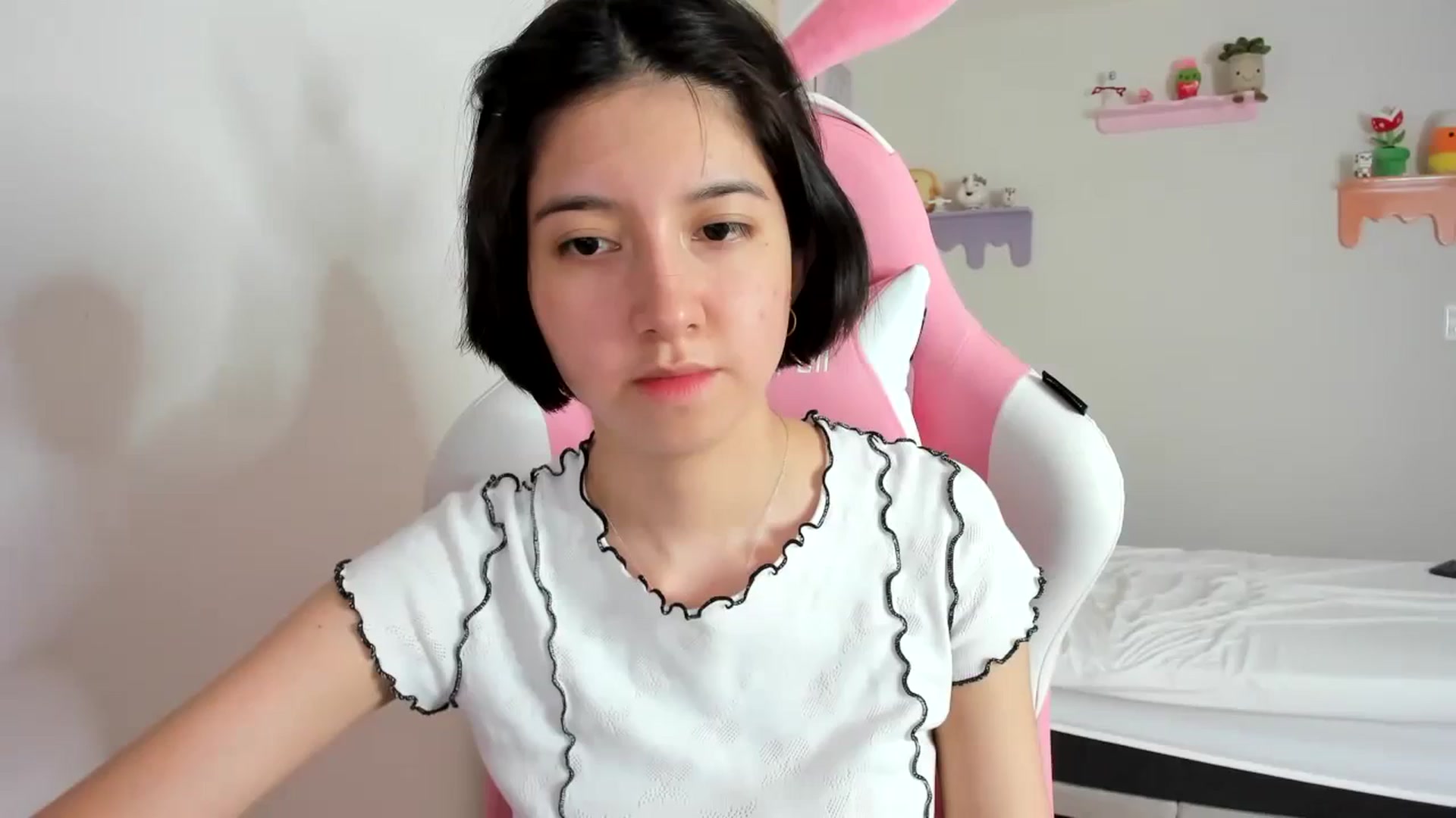 Gallery image thumbnail from Cherrycute666's myfreecams stream on, 09/19/2023, 18:43 image 1 of 20