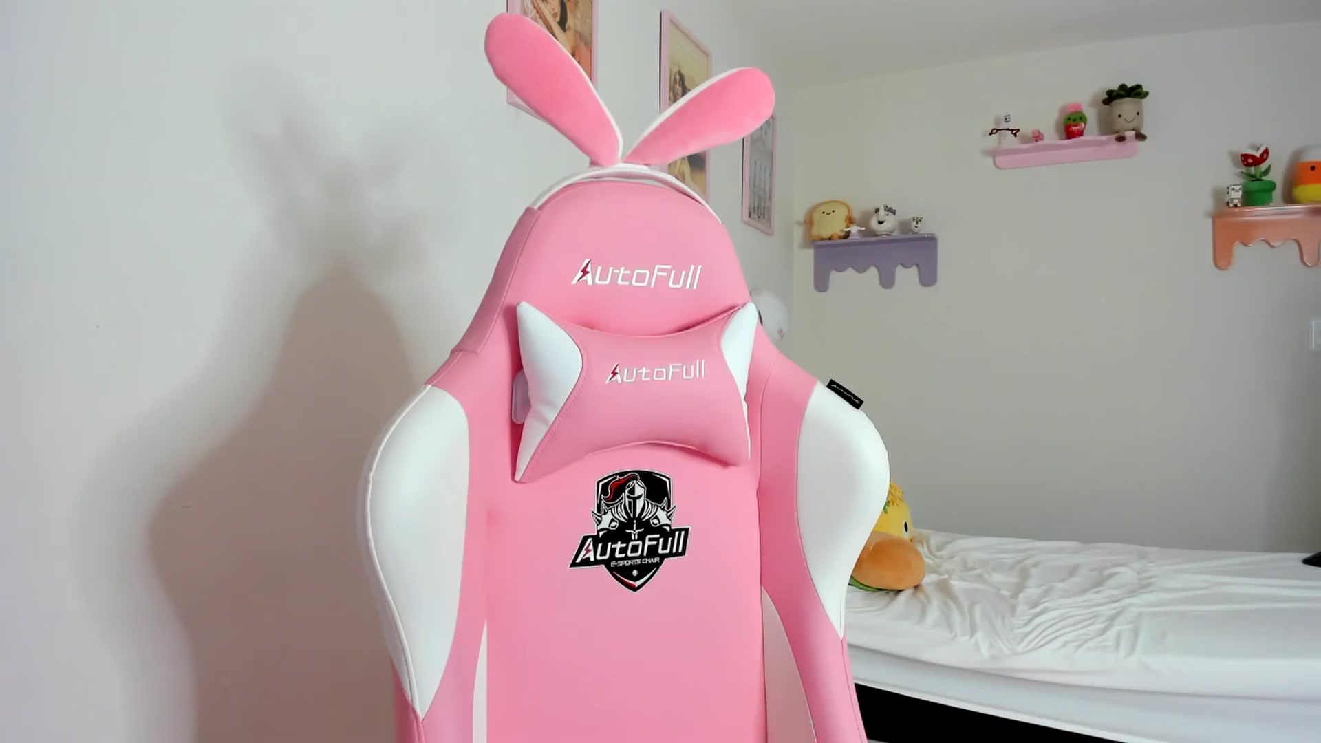 Gallery image thumbnail from Cherrycute666's myfreecams stream on, 09/19/2023, 18:43 image 3 of 20