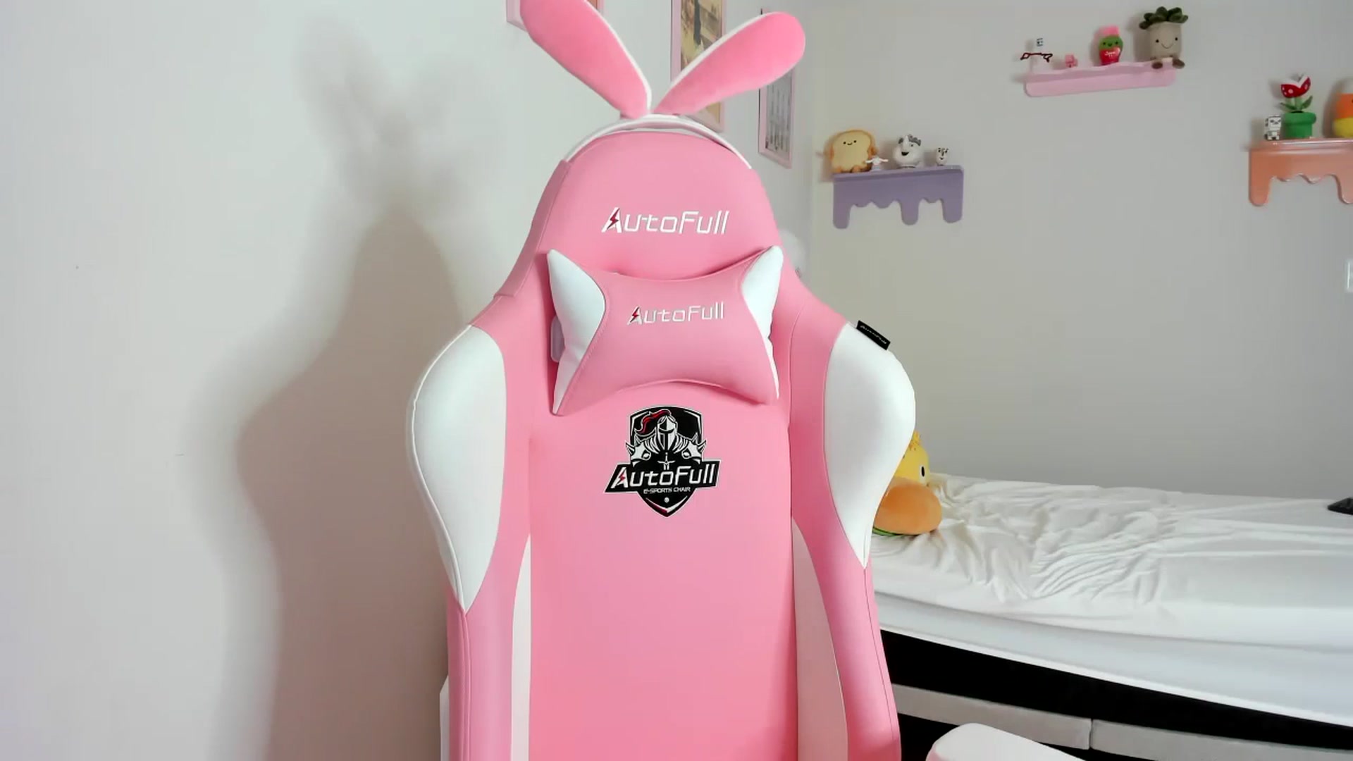 Gallery image thumbnail from Cherrycute666's myfreecams stream on, 09/19/2023, 18:43 image 5 of 20