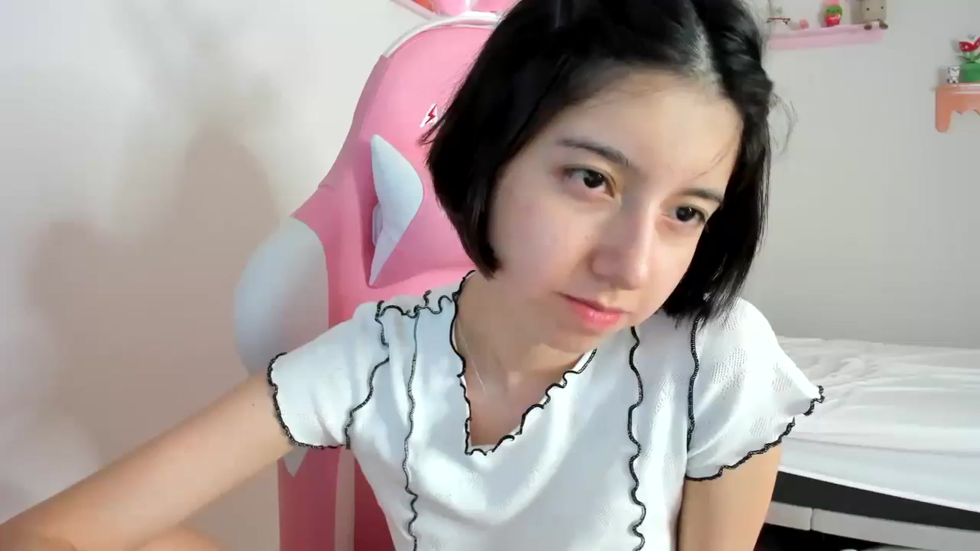 Gallery image thumbnail from Cherrycute666's myfreecams stream on, 09/19/2023, 18:43 image 17 of 20