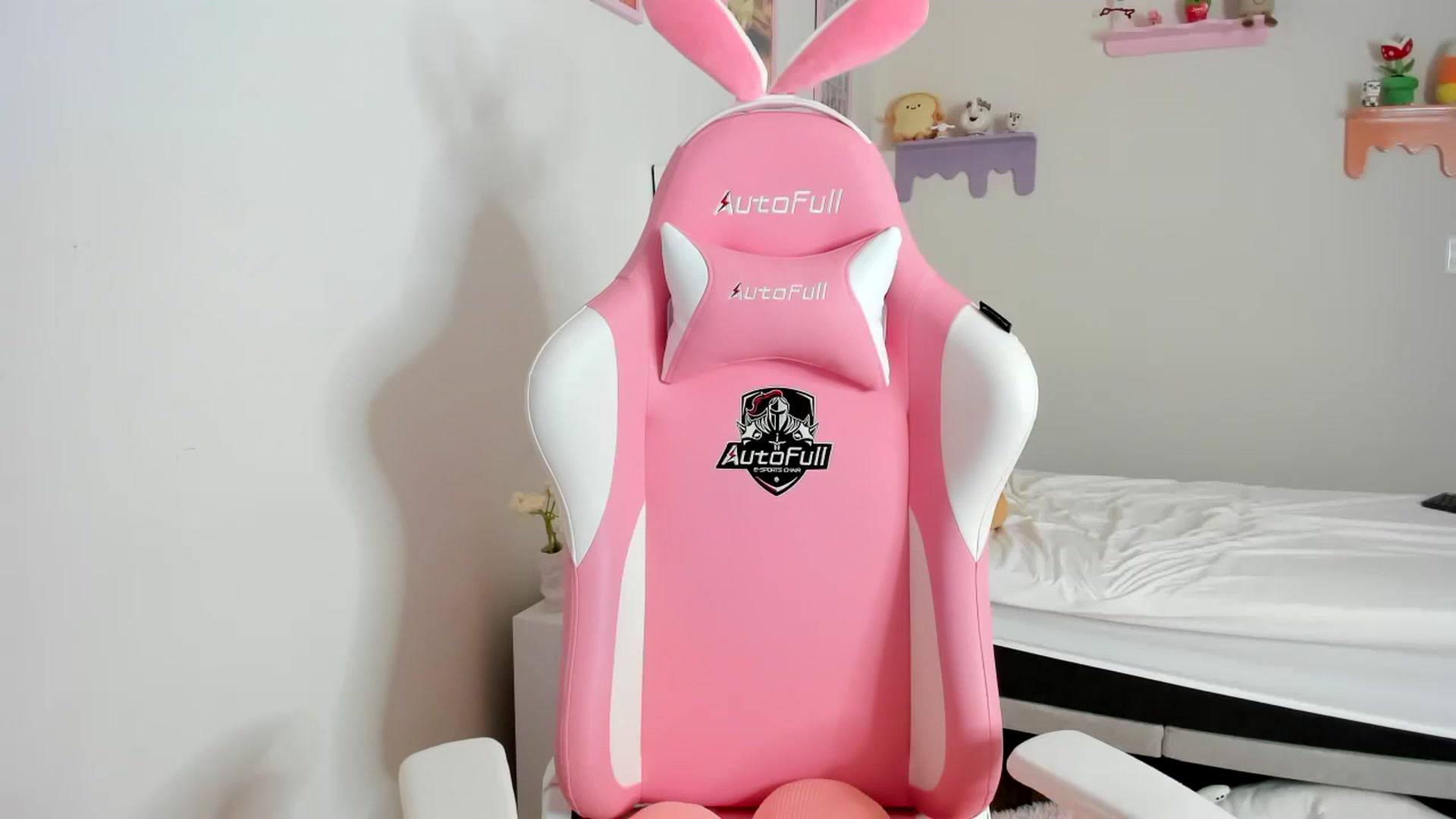 Gallery image thumbnail from Cherrycute666's myfreecams stream on, 09/19/2023, 18:43 image 15 of 20