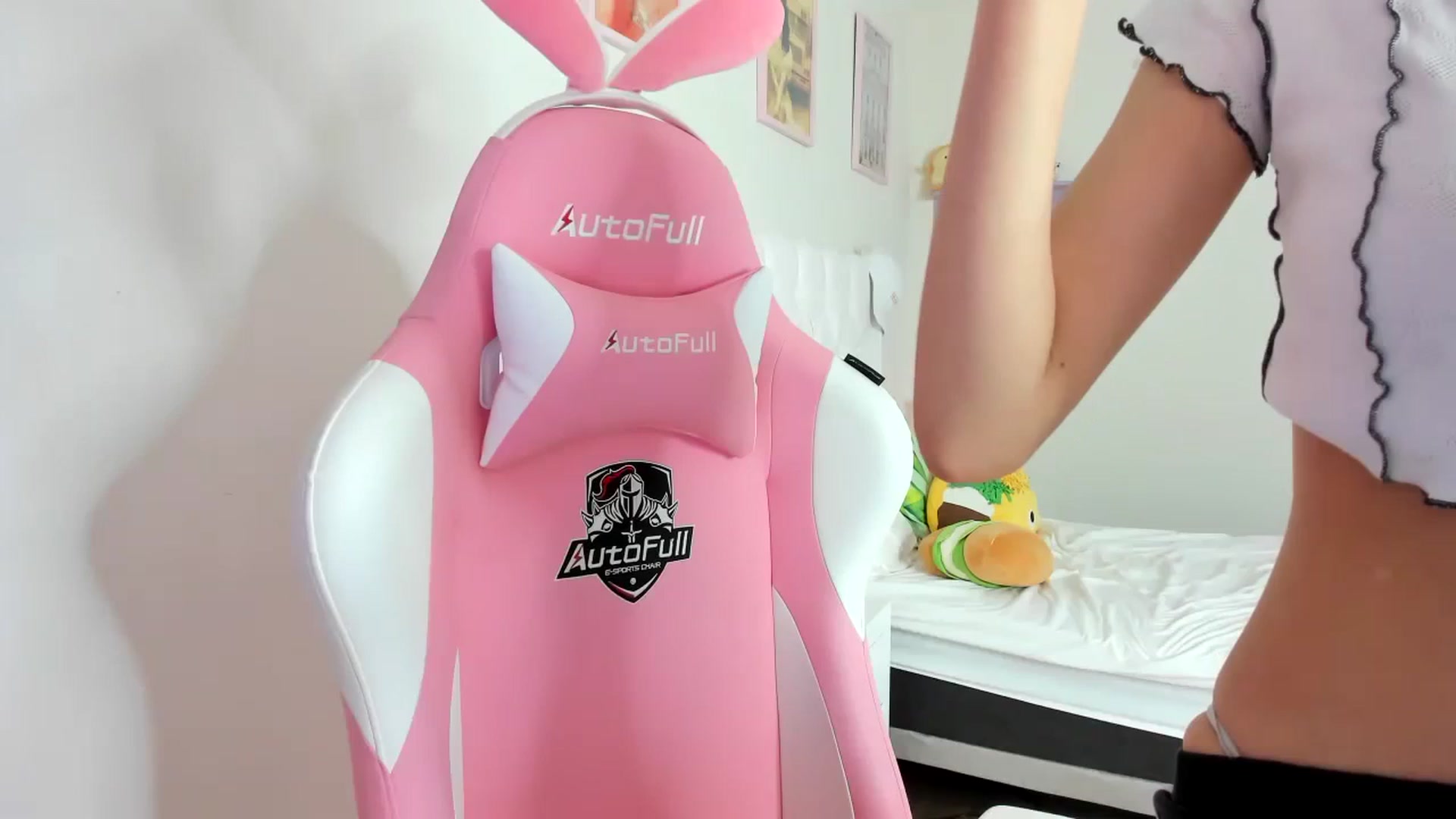 Gallery image thumbnail from Cherrycute666's myfreecams stream on, 09/19/2023, 18:43 image 20 of 20