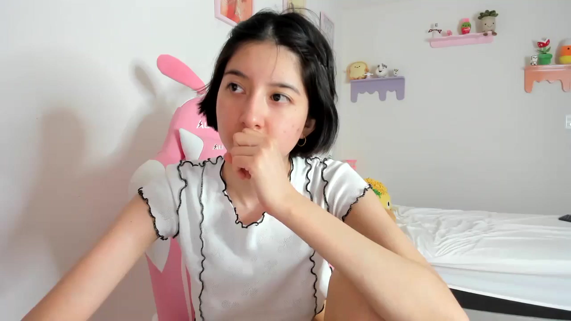 Gallery image thumbnail from Cherrycute666's myfreecams stream on, 09/19/2023, 18:43 image 13 of 20