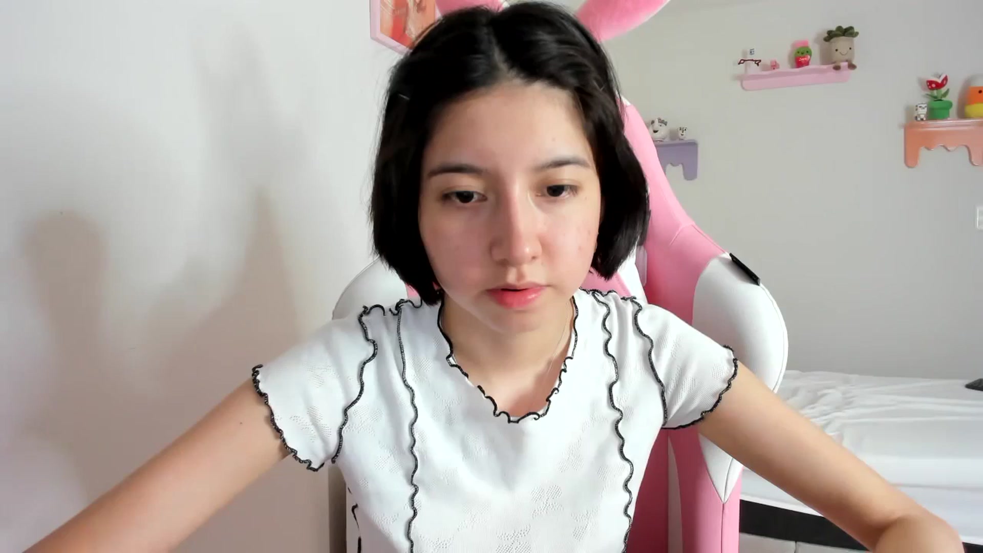 Gallery image thumbnail from Cherrycute666's myfreecams stream on, 09/19/2023, 18:43 image 2 of 20