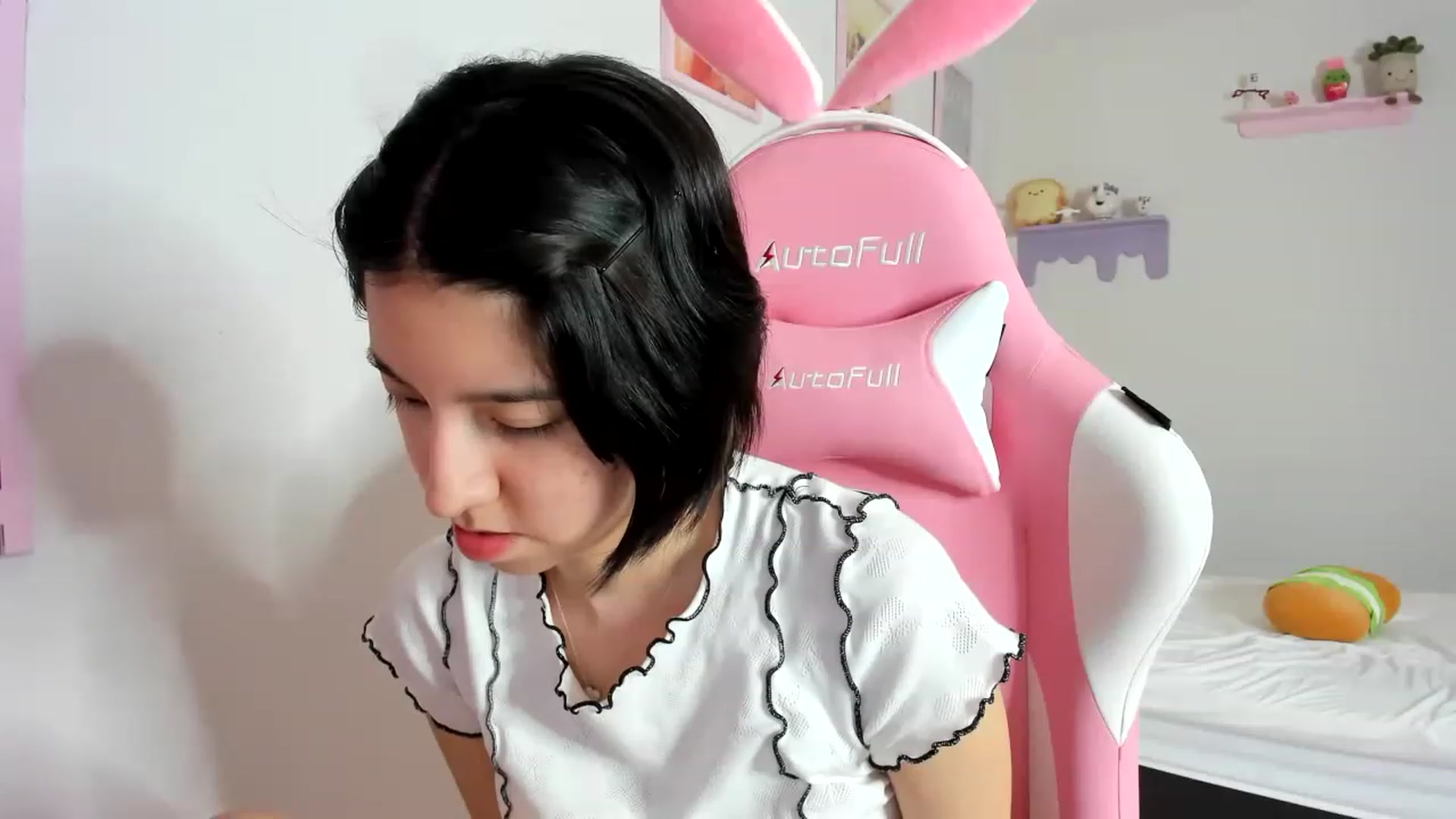 Gallery image thumbnail from Cherrycute666's myfreecams stream on, 09/20/2023, 03:37 image 16 of 20