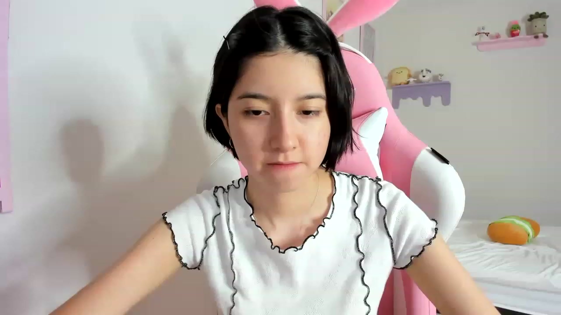 Gallery image thumbnail from Cherrycute666's myfreecams stream on, 09/20/2023, 03:37 image 6 of 20