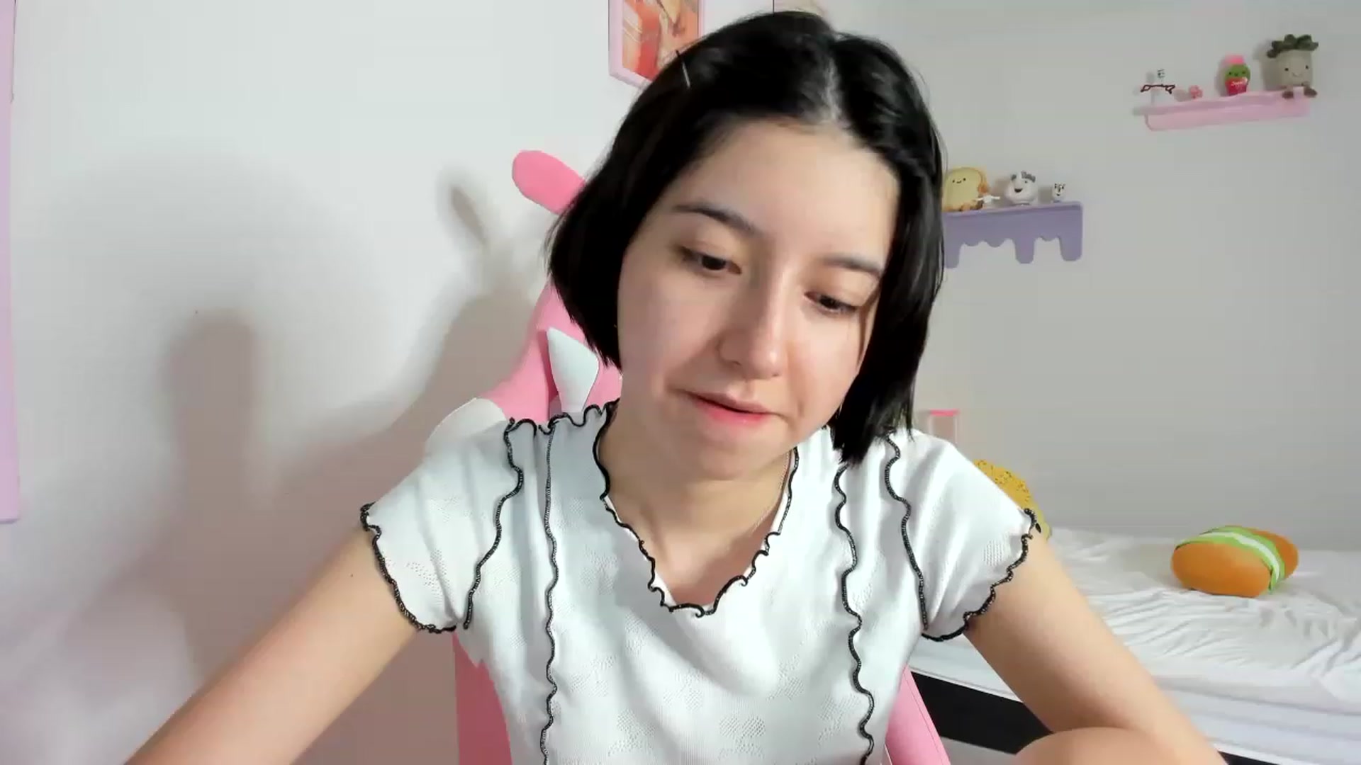 Gallery image thumbnail from Cherrycute666's myfreecams stream on, 09/20/2023, 03:37 image 18 of 20