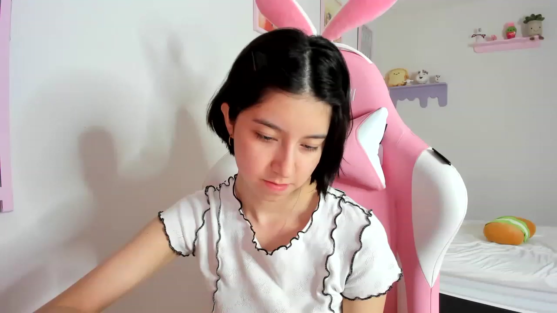 Gallery image thumbnail from Cherrycute666's myfreecams stream on, 09/20/2023, 03:37 image 7 of 20