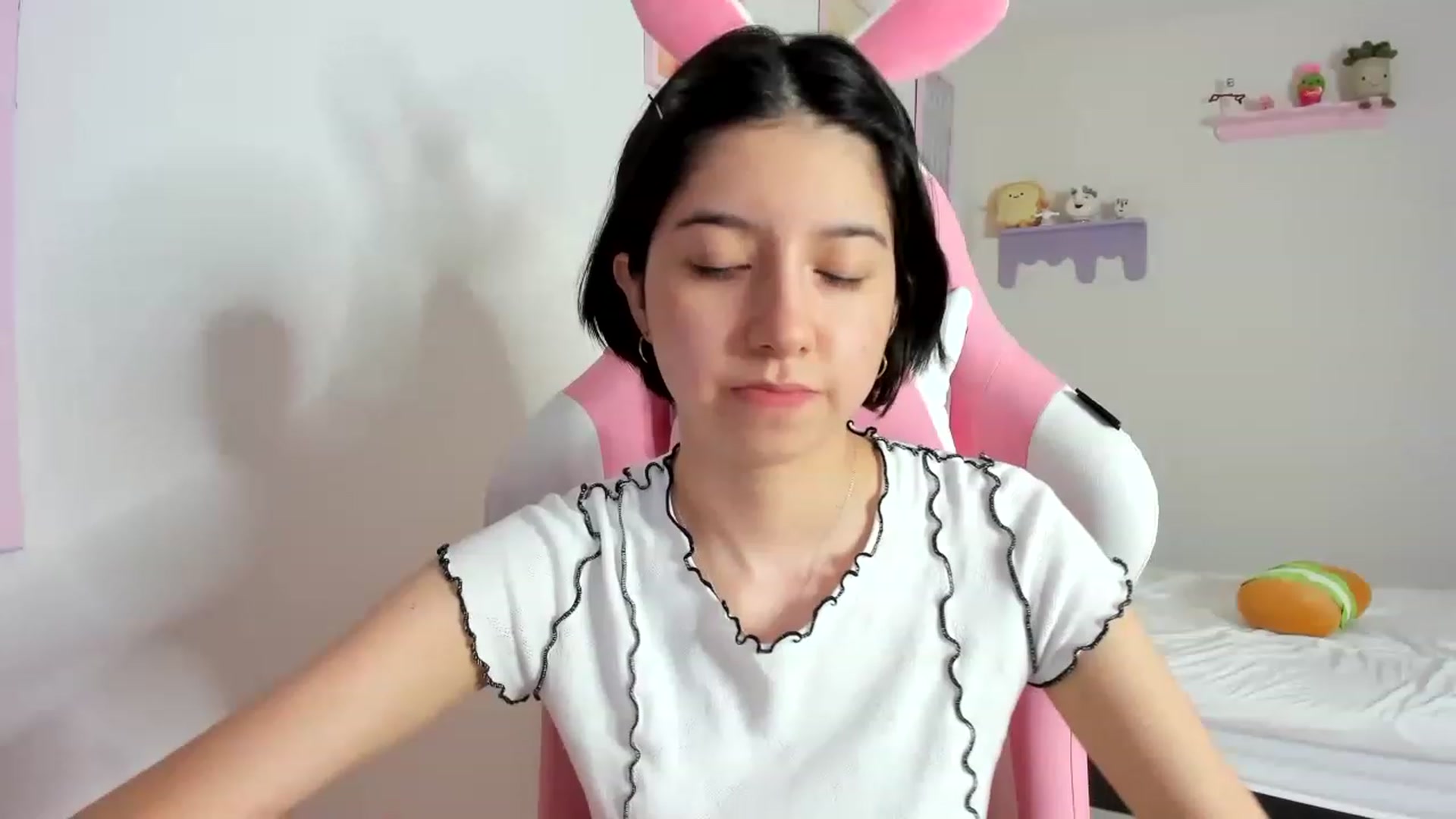 Gallery image thumbnail from Cherrycute666's myfreecams stream on, 09/20/2023, 03:37 image 2 of 20