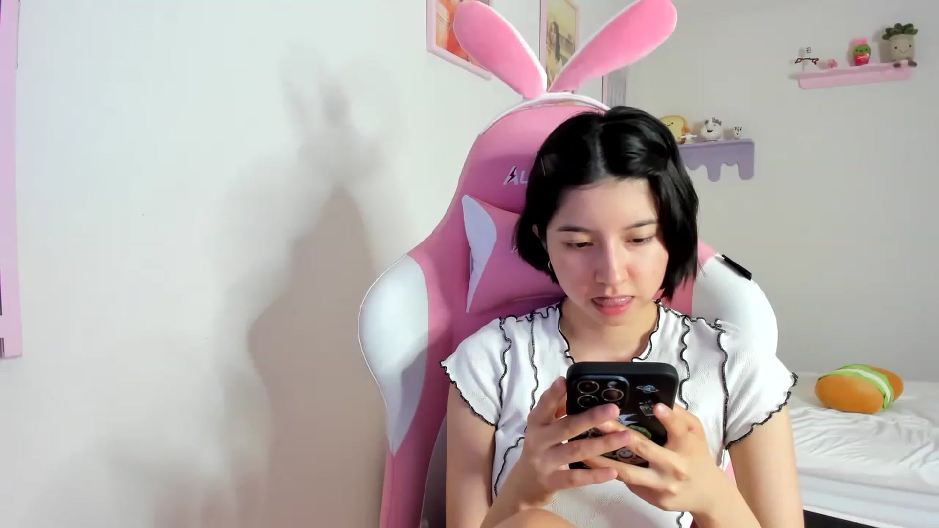 Gallery image thumbnail from Cherrycute666's myfreecams stream on, 09/20/2023, 03:37 image 14 of 20
