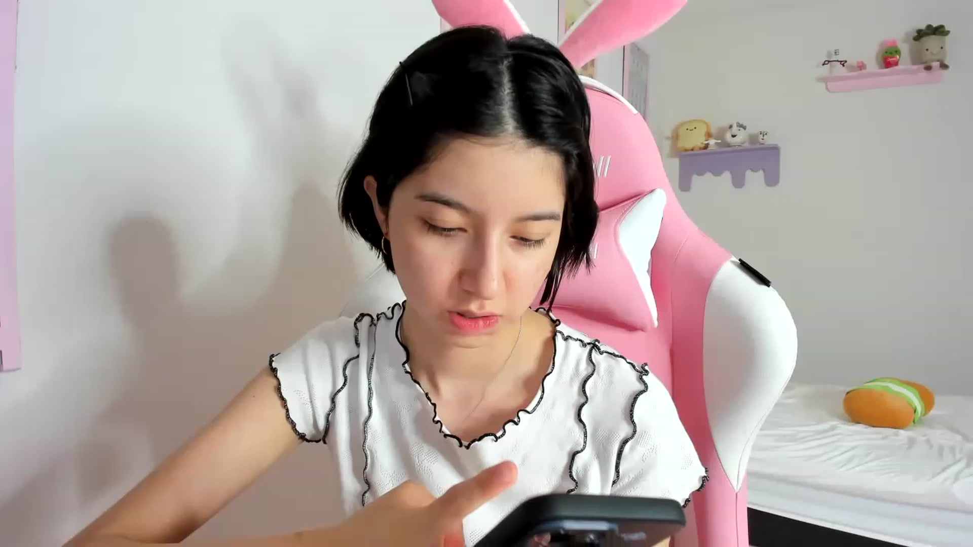 Gallery image thumbnail from Cherrycute666's myfreecams stream on, 09/20/2023, 03:37 image 5 of 20