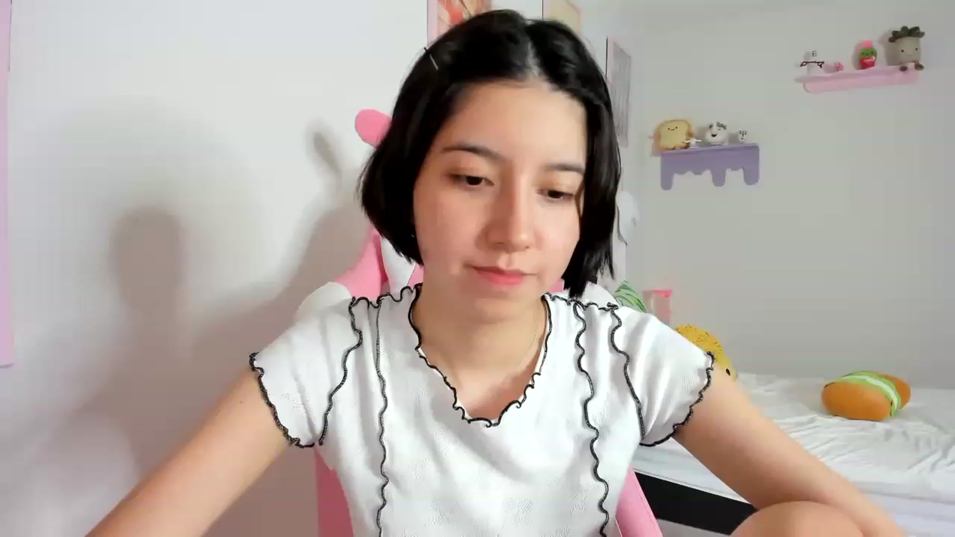 Gallery image thumbnail from Cherrycute666's myfreecams stream on, 09/20/2023, 03:37 image 19 of 20