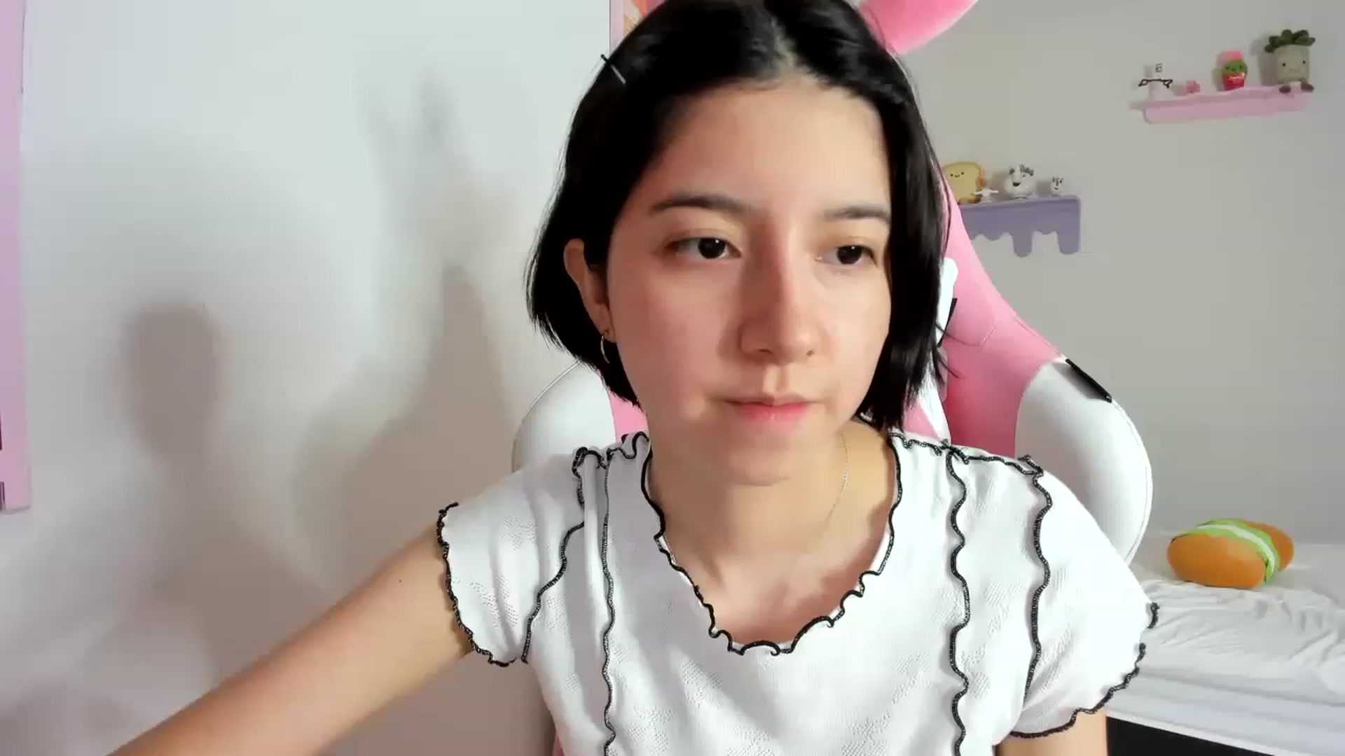 Gallery image thumbnail from Cherrycute666's myfreecams stream on, 09/20/2023, 03:37 image 8 of 20
