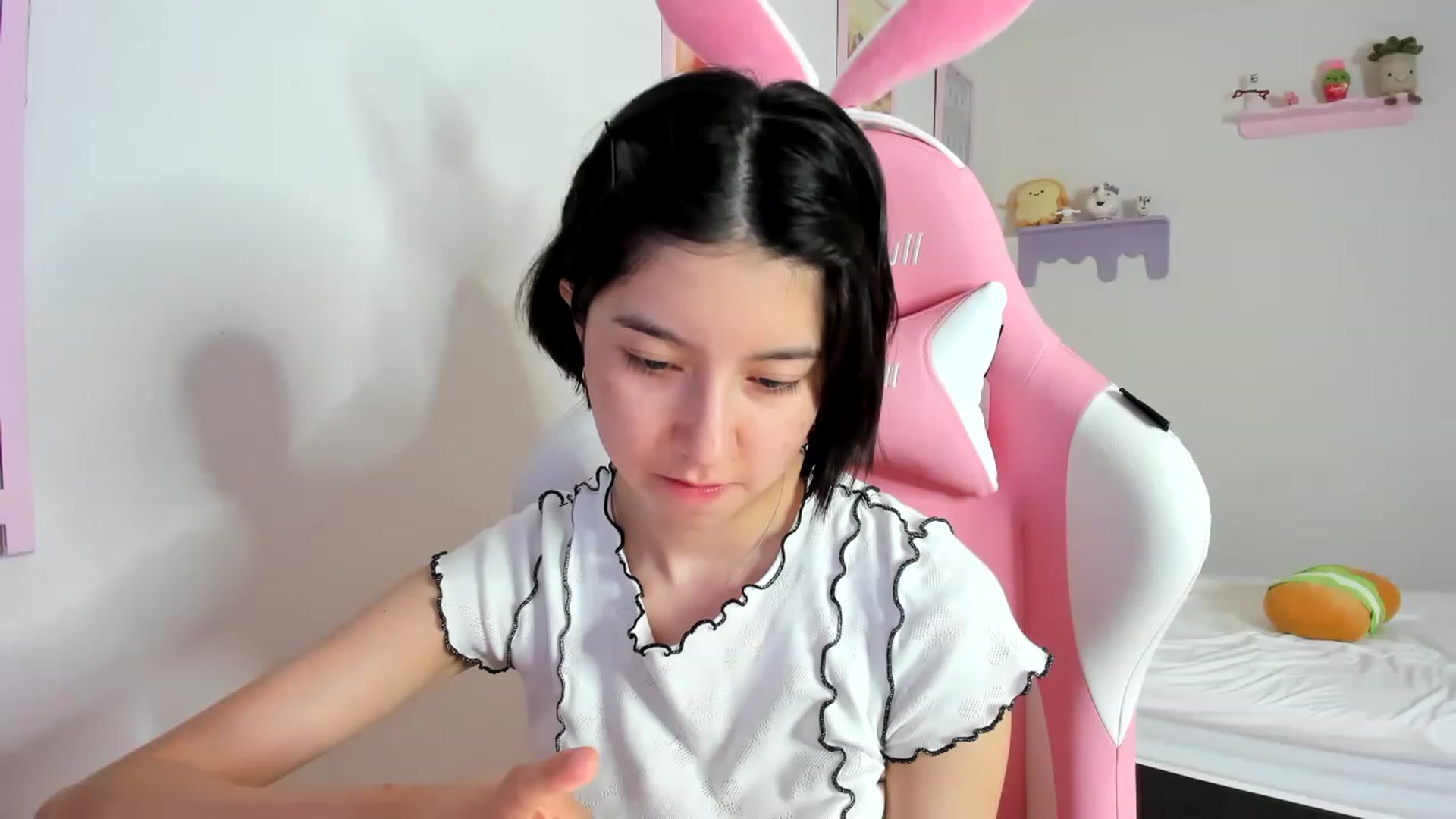 Gallery image thumbnail from Cherrycute666's myfreecams stream on, 09/20/2023, 03:37 image 13 of 20