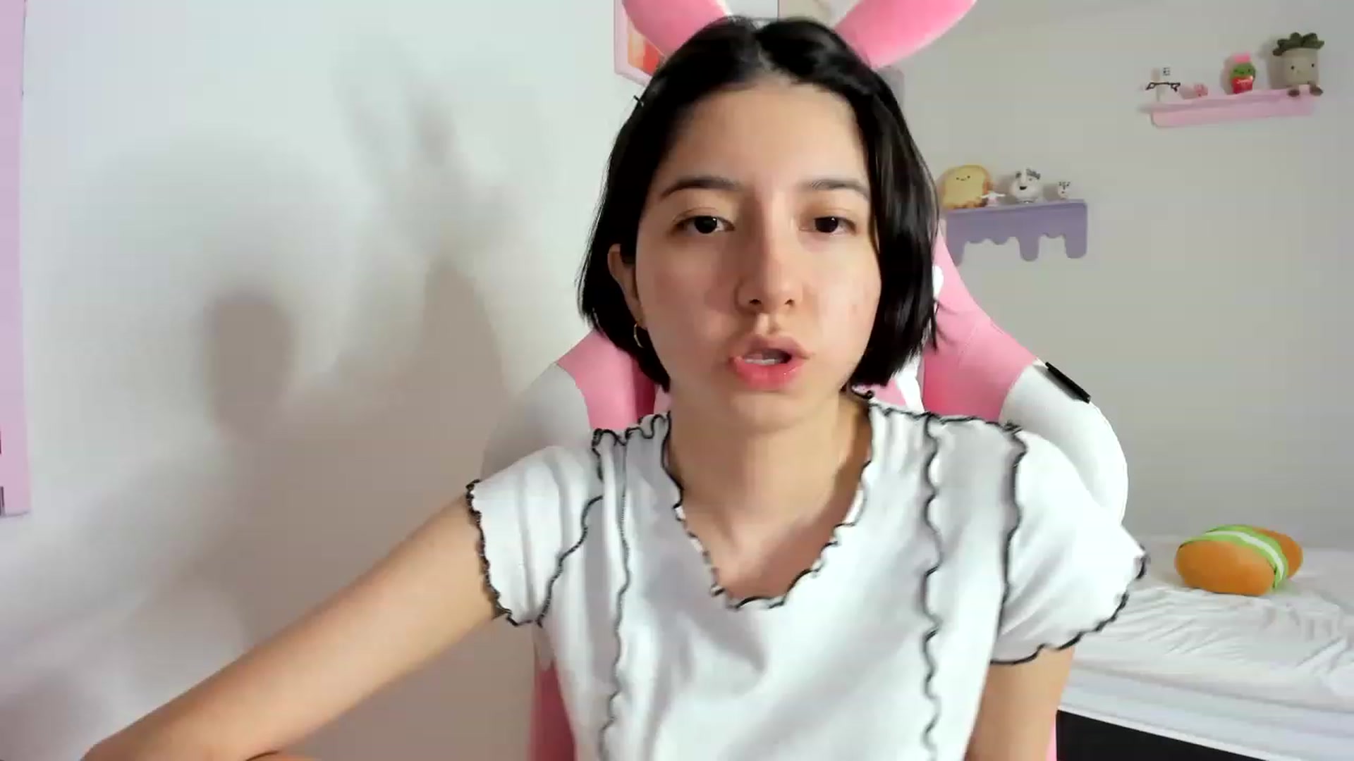 Gallery image thumbnail from Cherrycute666's myfreecams stream on, 09/20/2023, 03:37 image 10 of 20