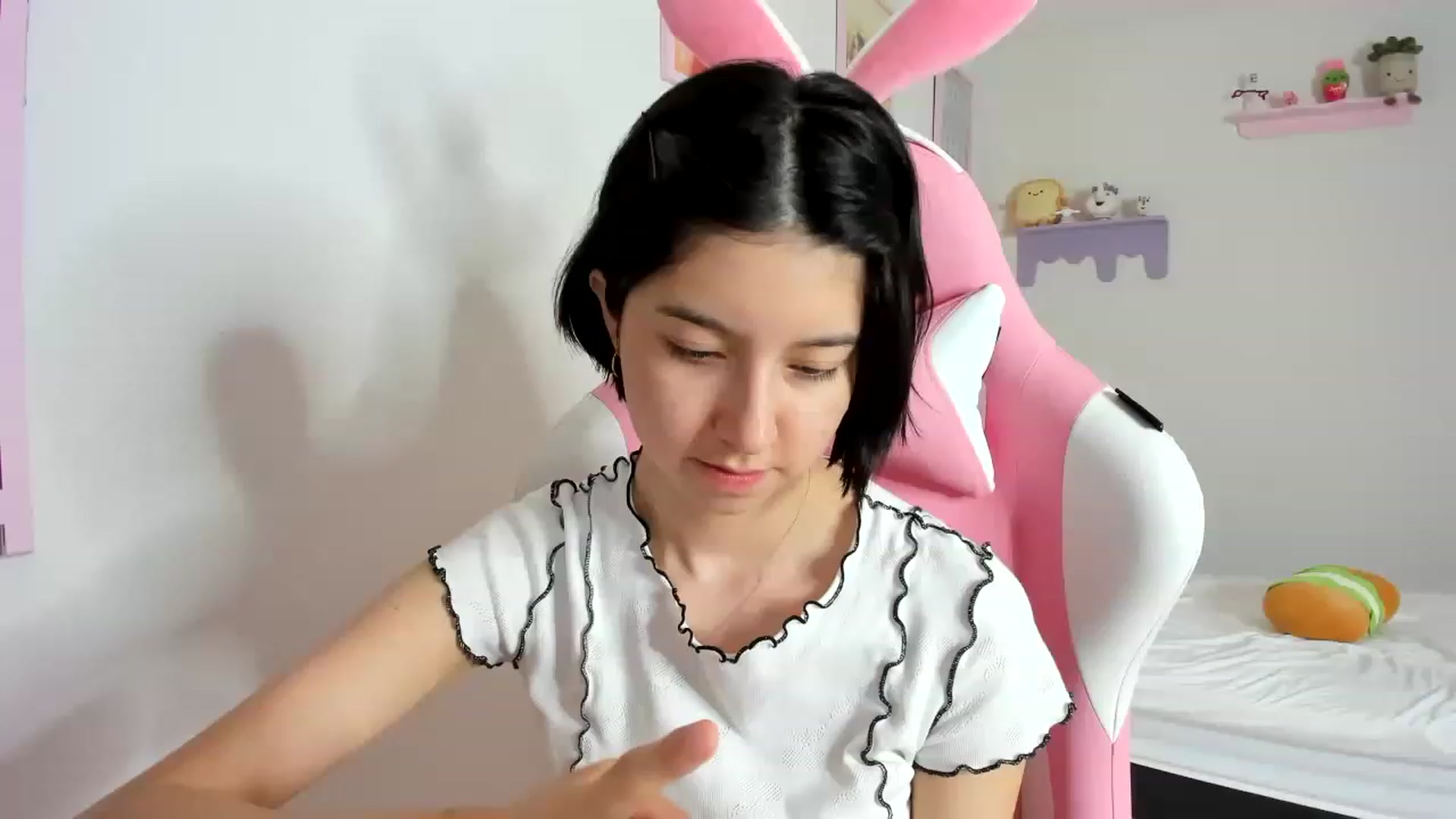 Gallery image thumbnail from Cherrycute666's myfreecams stream on, 09/20/2023, 03:37 image 11 of 20