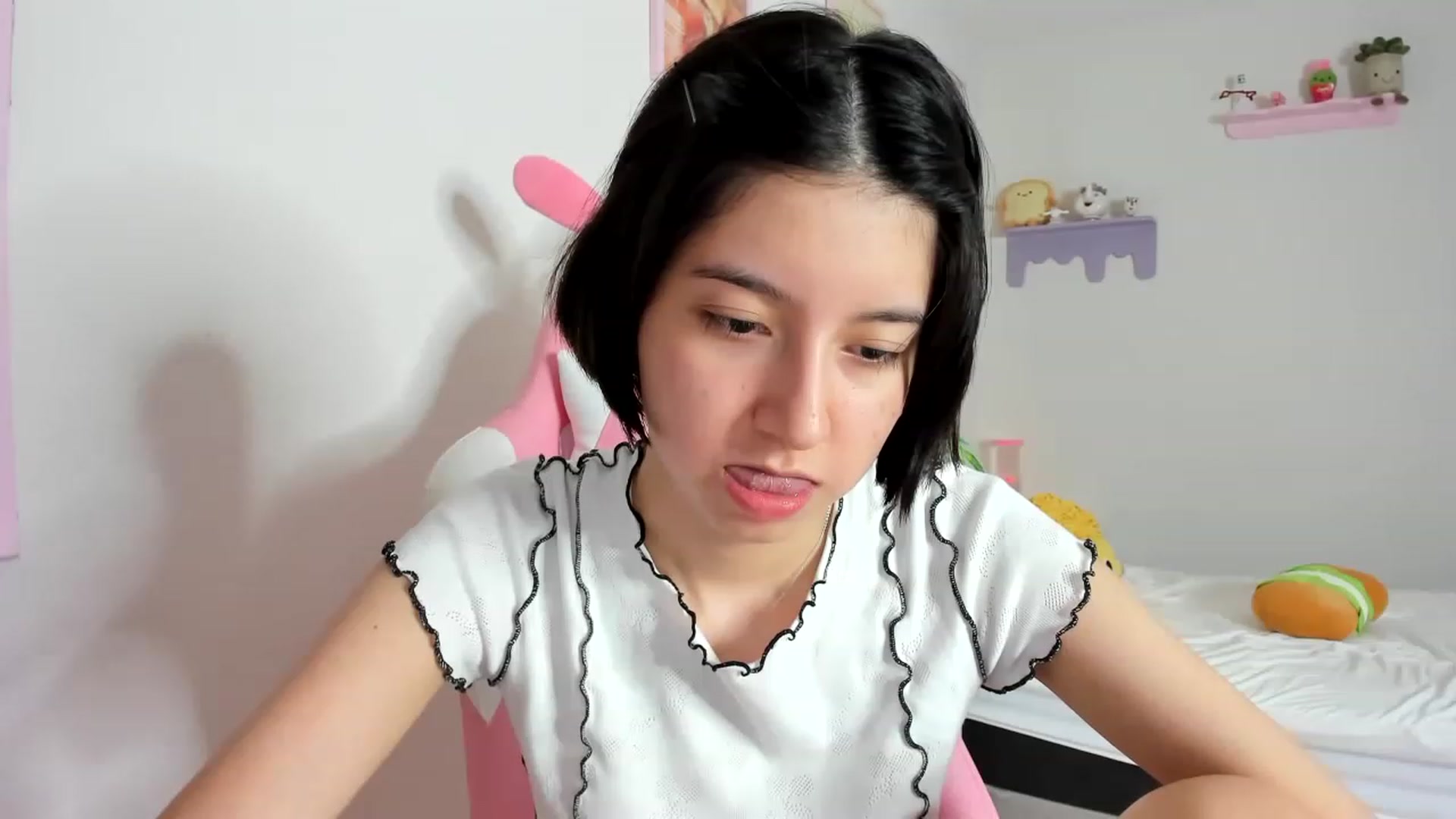 Gallery image thumbnail from Cherrycute666's myfreecams stream on, 09/20/2023, 03:37 image 20 of 20