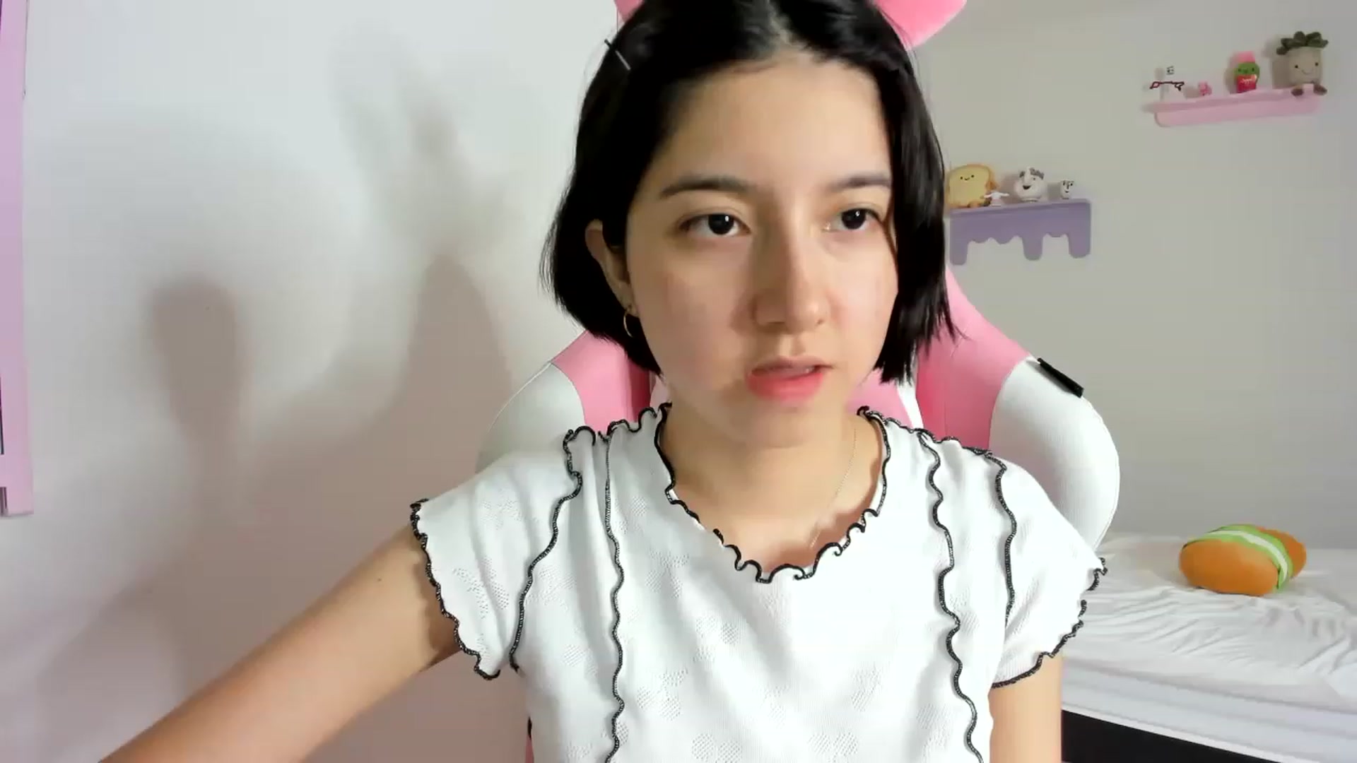 Gallery image thumbnail from Cherrycute666's myfreecams stream on, 09/20/2023, 03:37 image 17 of 20
