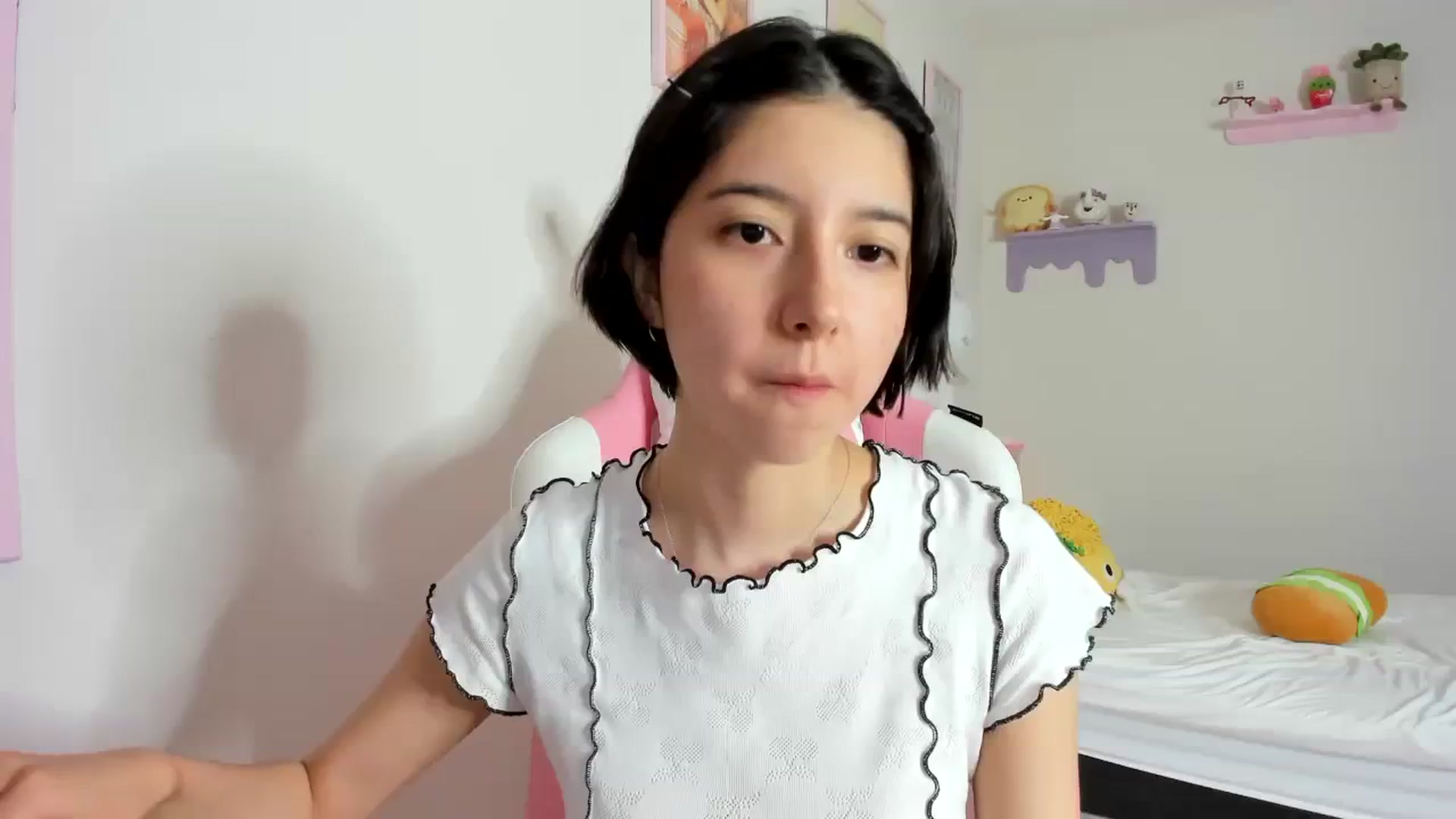 Gallery image thumbnail from Cherrycute666's myfreecams stream on, 09/20/2023, 04:52 image 1 of 20