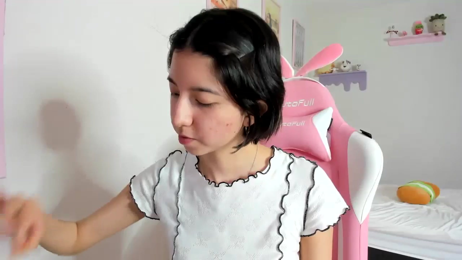 Gallery image thumbnail from Cherrycute666's myfreecams stream on, 09/20/2023, 04:52 image 7 of 20