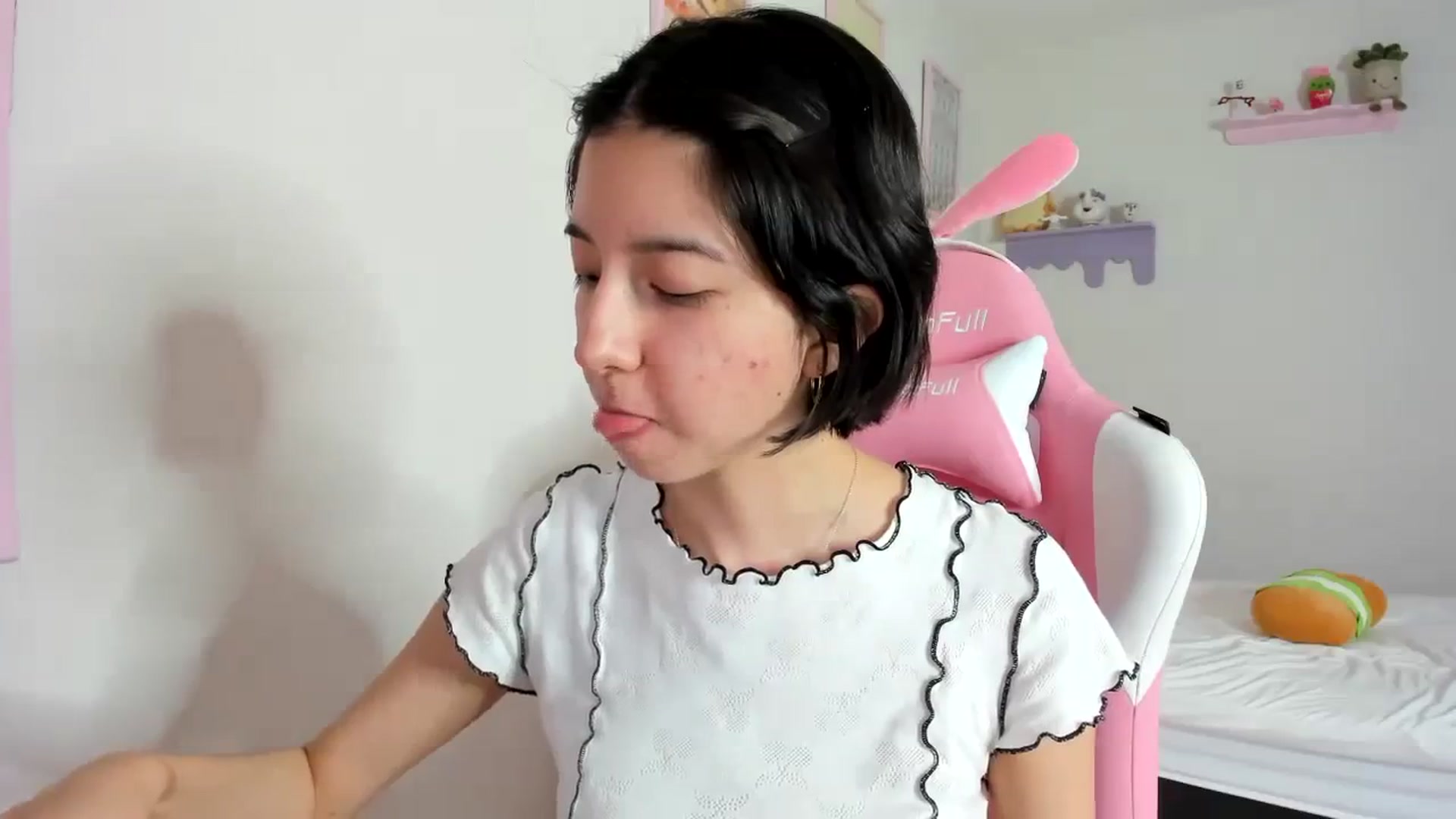 Gallery image thumbnail from Cherrycute666's myfreecams stream on, 09/20/2023, 04:52 image 6 of 20
