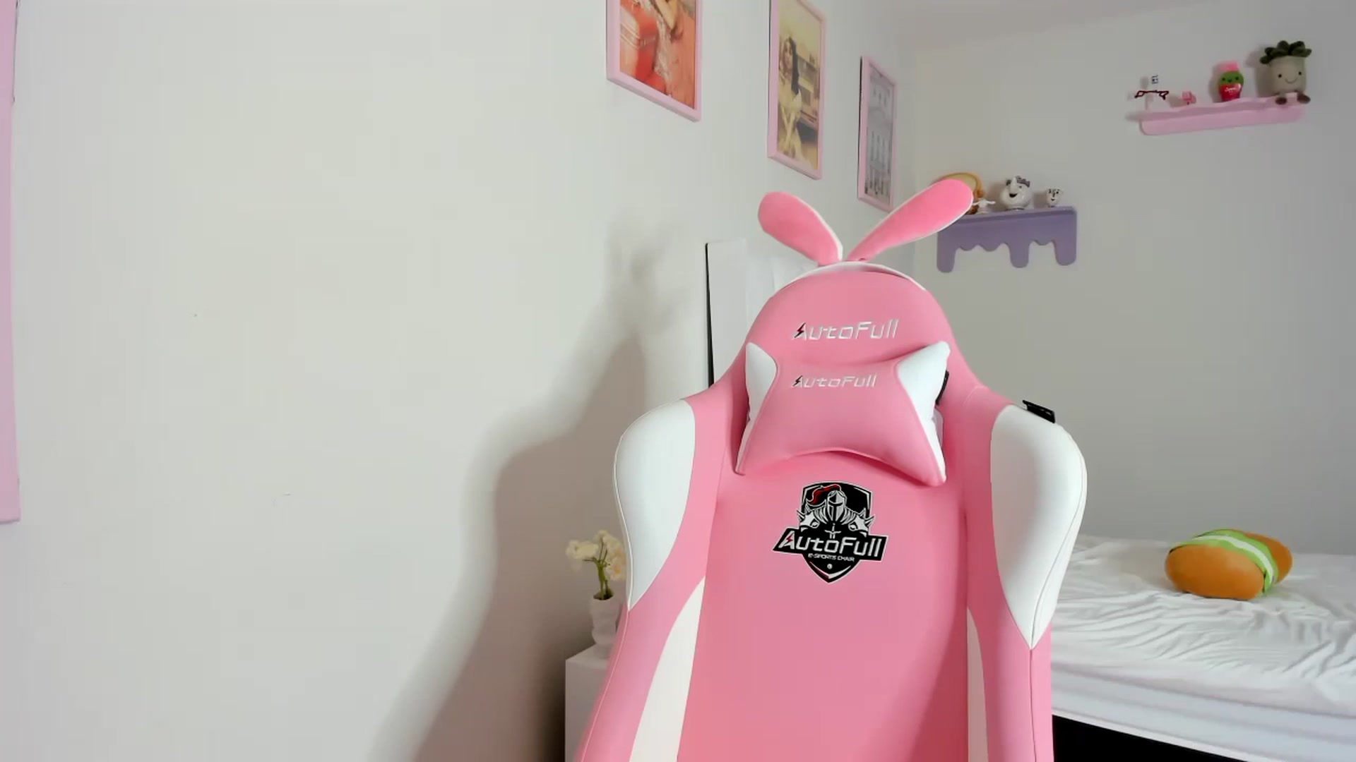 Gallery image thumbnail from Cherrycute666's myfreecams stream on, 09/20/2023, 04:52 image 4 of 20