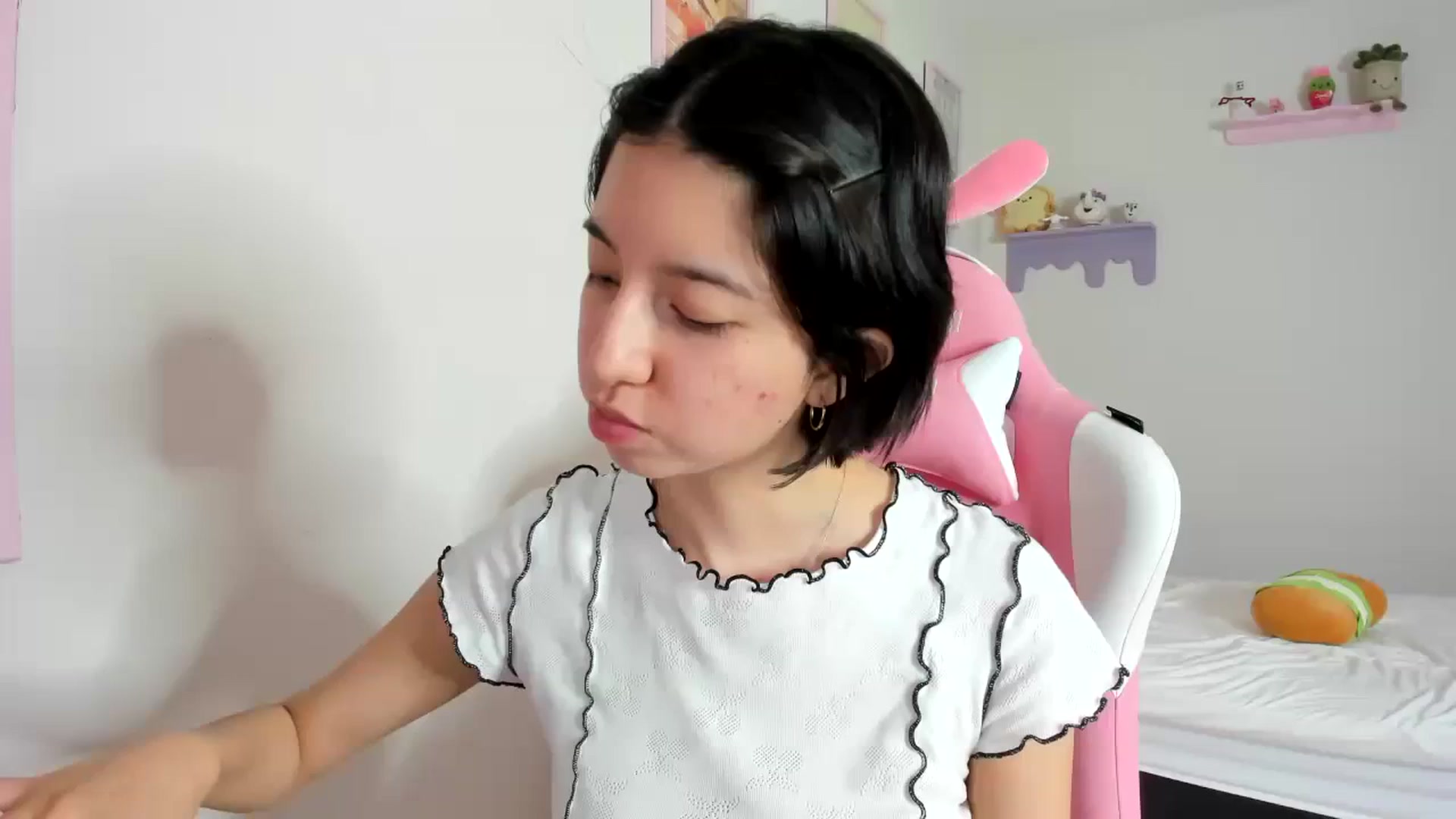 Gallery image thumbnail from Cherrycute666's myfreecams stream on, 09/20/2023, 04:52 image 5 of 20