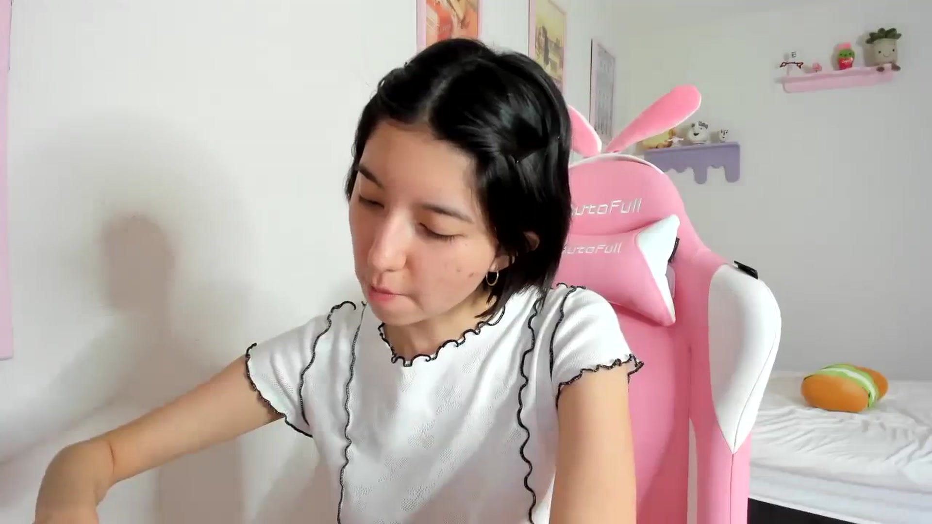 Gallery image thumbnail from Cherrycute666's myfreecams stream on, 09/20/2023, 04:52 image 8 of 20