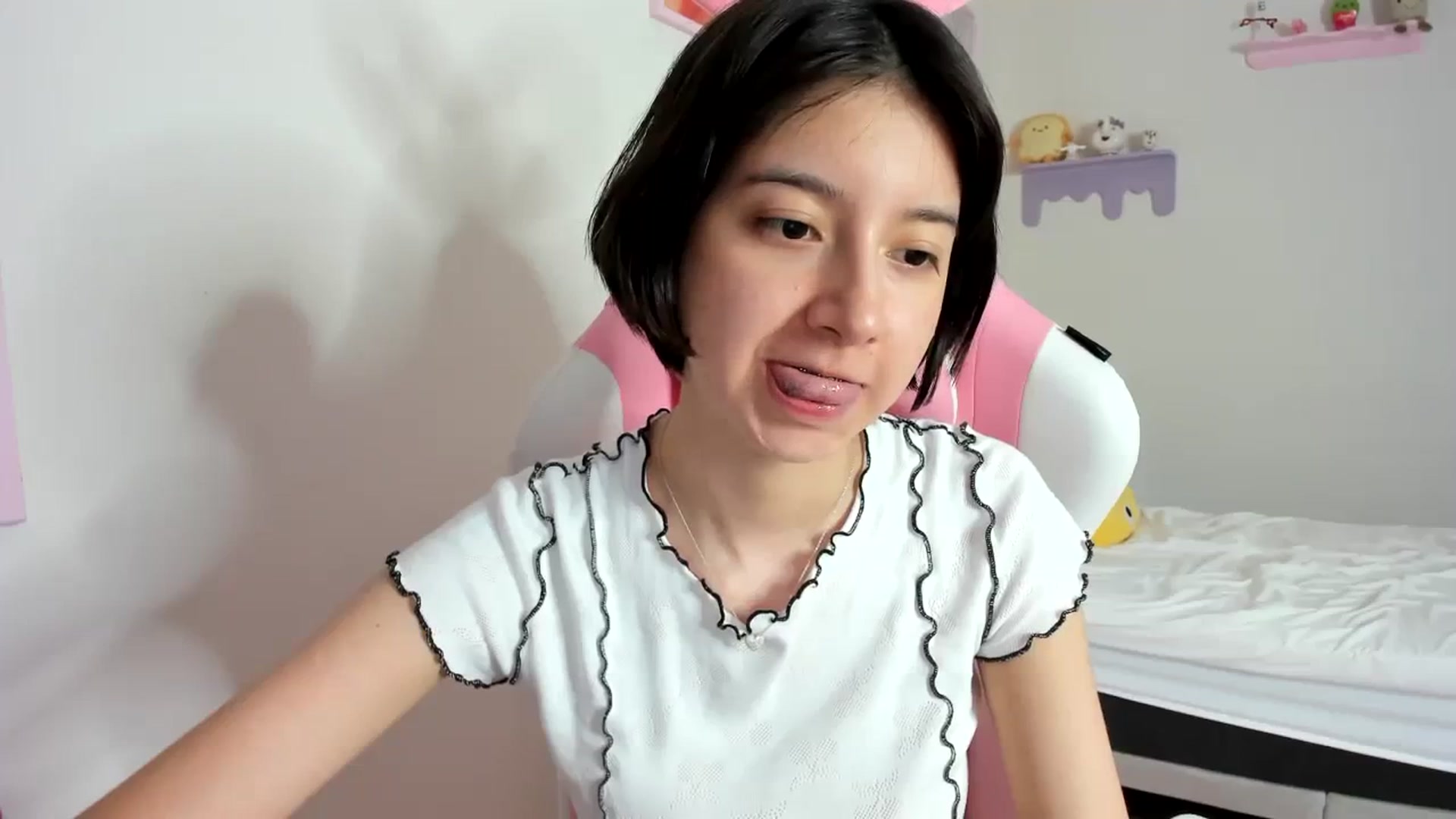Gallery image thumbnail from Cherrycute666's myfreecams stream on, 09/20/2023, 05:54 image 4 of 20