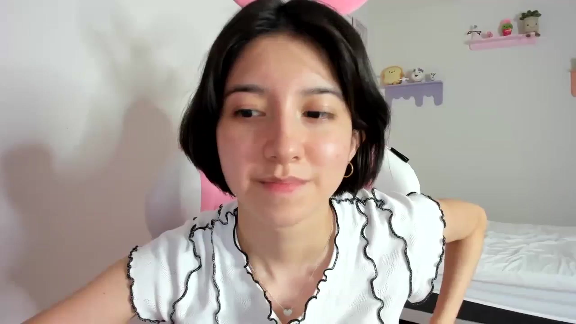 Gallery image thumbnail from Cherrycute666's myfreecams stream on, 09/20/2023, 05:54 image 16 of 20