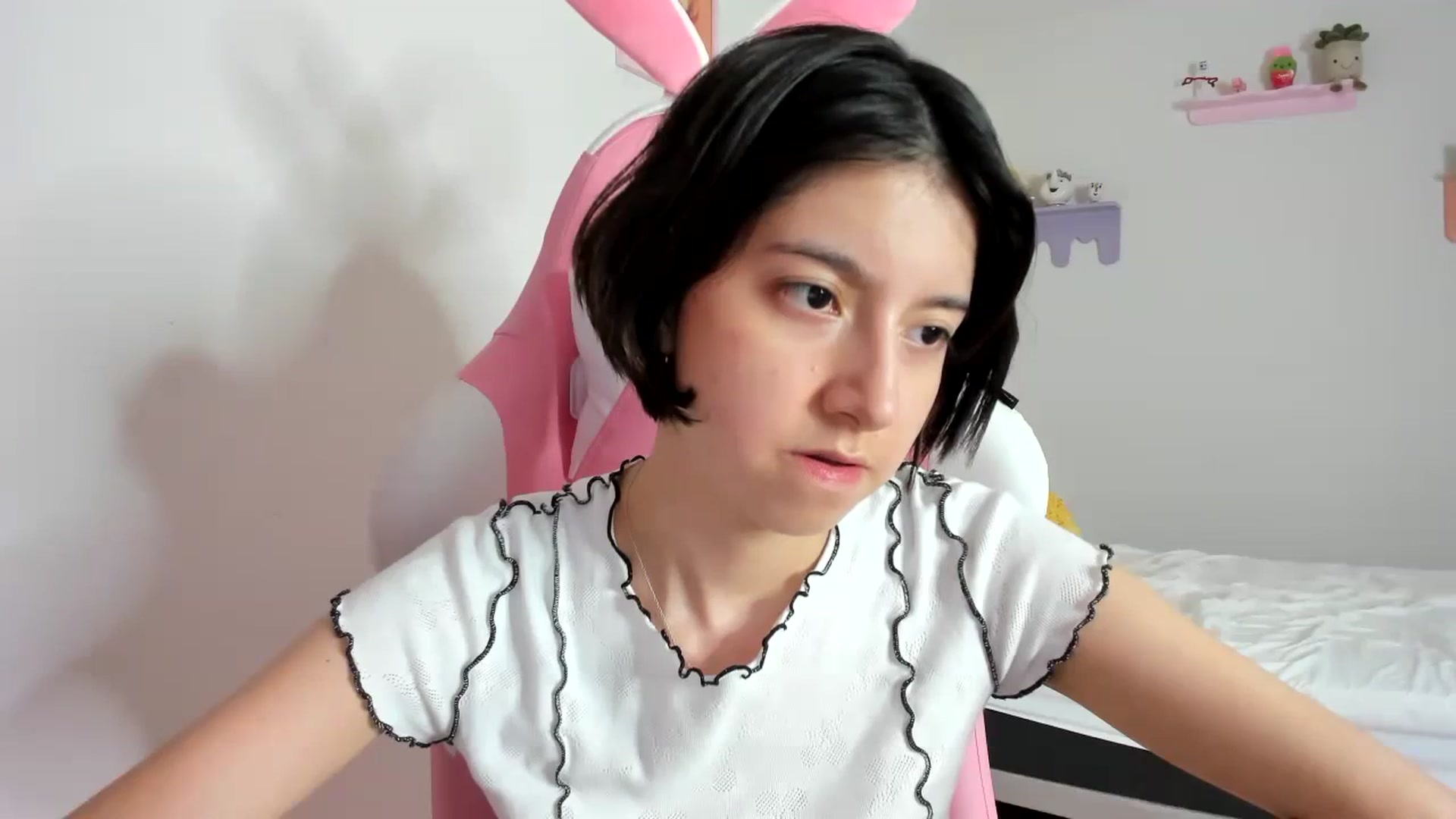 Gallery image thumbnail from Cherrycute666's myfreecams stream on, 09/20/2023, 05:54 image 11 of 20