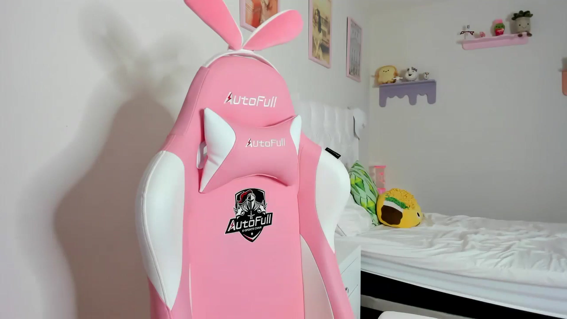 Gallery image thumbnail from Cherrycute666's myfreecams stream on, 09/20/2023, 05:54 image 8 of 20