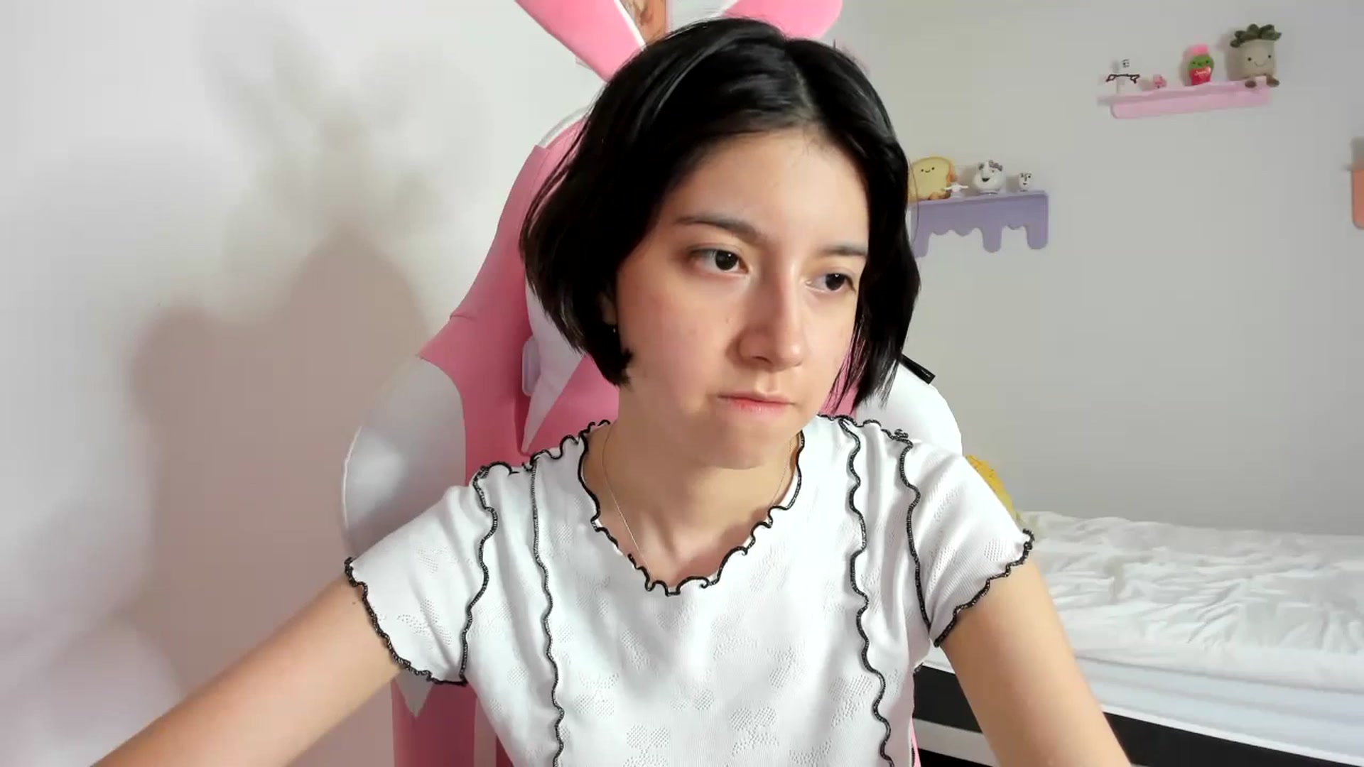 Gallery image thumbnail from Cherrycute666's myfreecams stream on, 09/20/2023, 05:54 image 10 of 20
