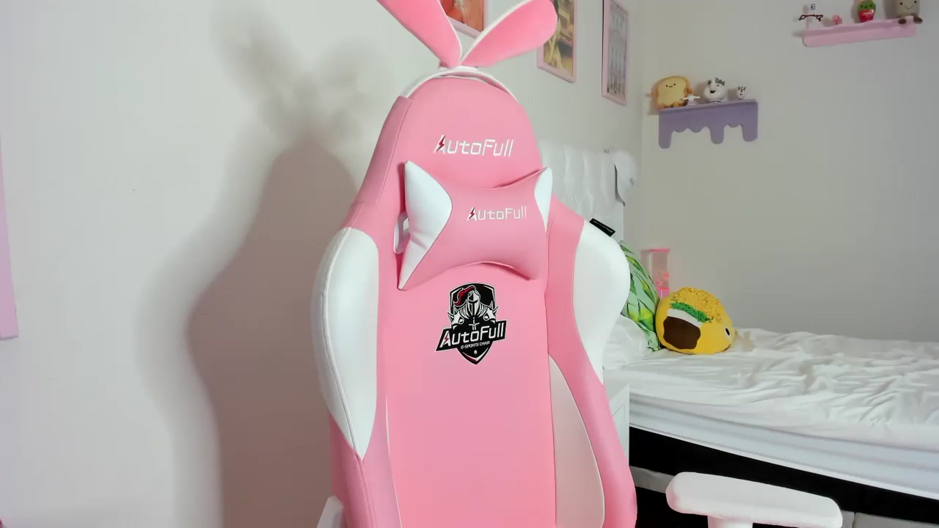 Gallery image thumbnail from Cherrycute666's myfreecams stream on, 09/20/2023, 05:54 image 5 of 20