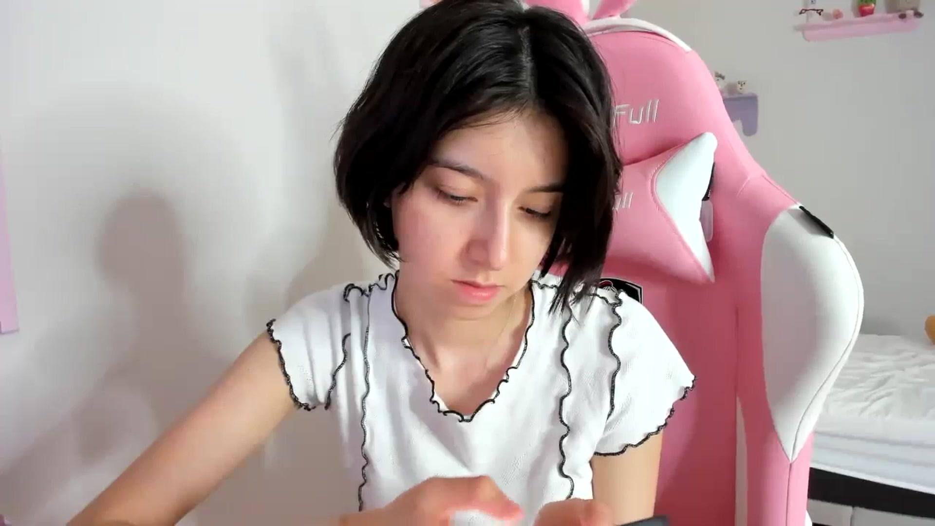 Gallery image thumbnail from Cherrycute666's myfreecams stream on, 09/20/2023, 05:54 image 2 of 20
