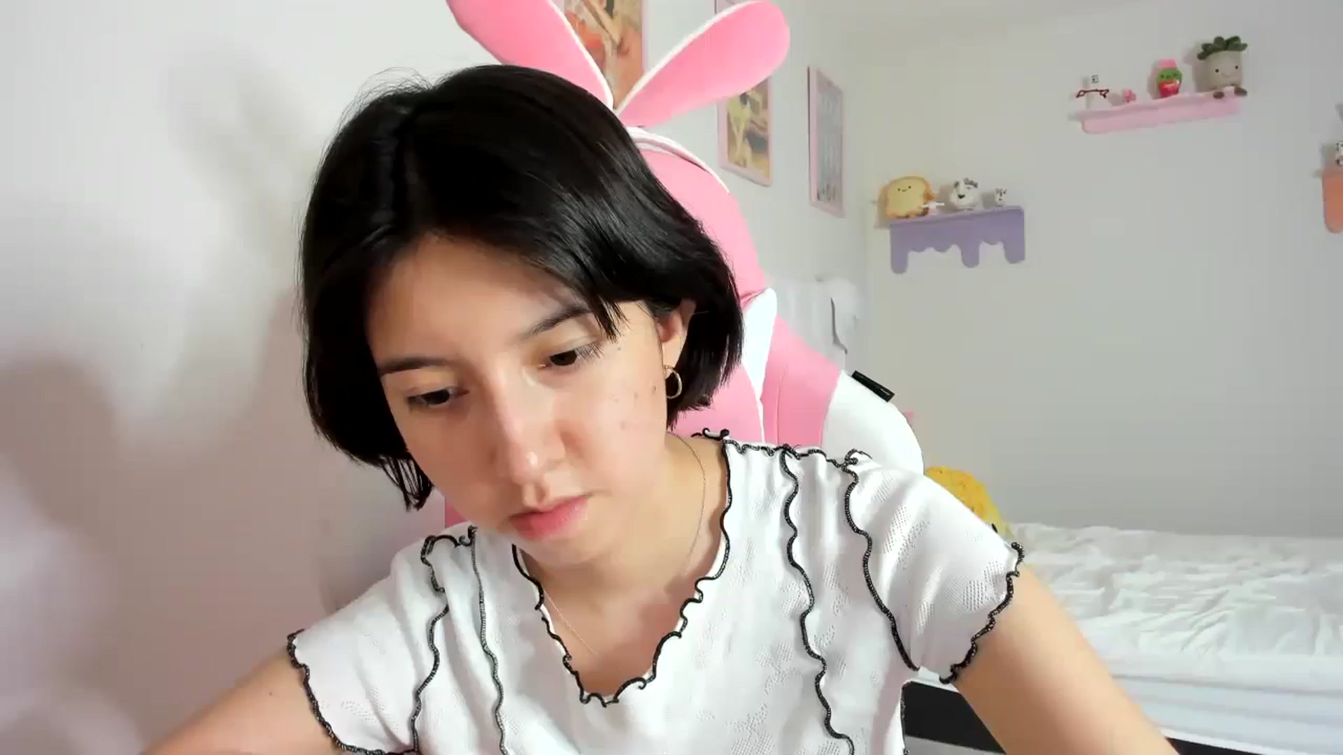 Gallery image thumbnail from Cherrycute666's myfreecams stream on, 09/20/2023, 05:54 image 6 of 20