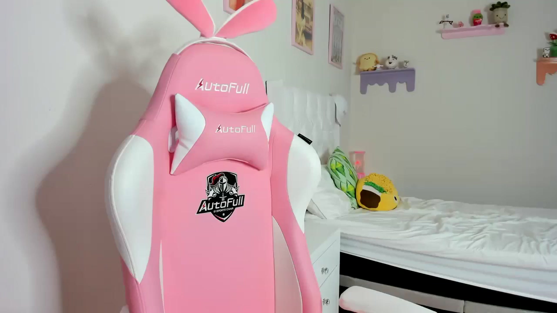 Gallery image thumbnail from Cherrycute666's myfreecams stream on, 09/20/2023, 06:49 image 13 of 20