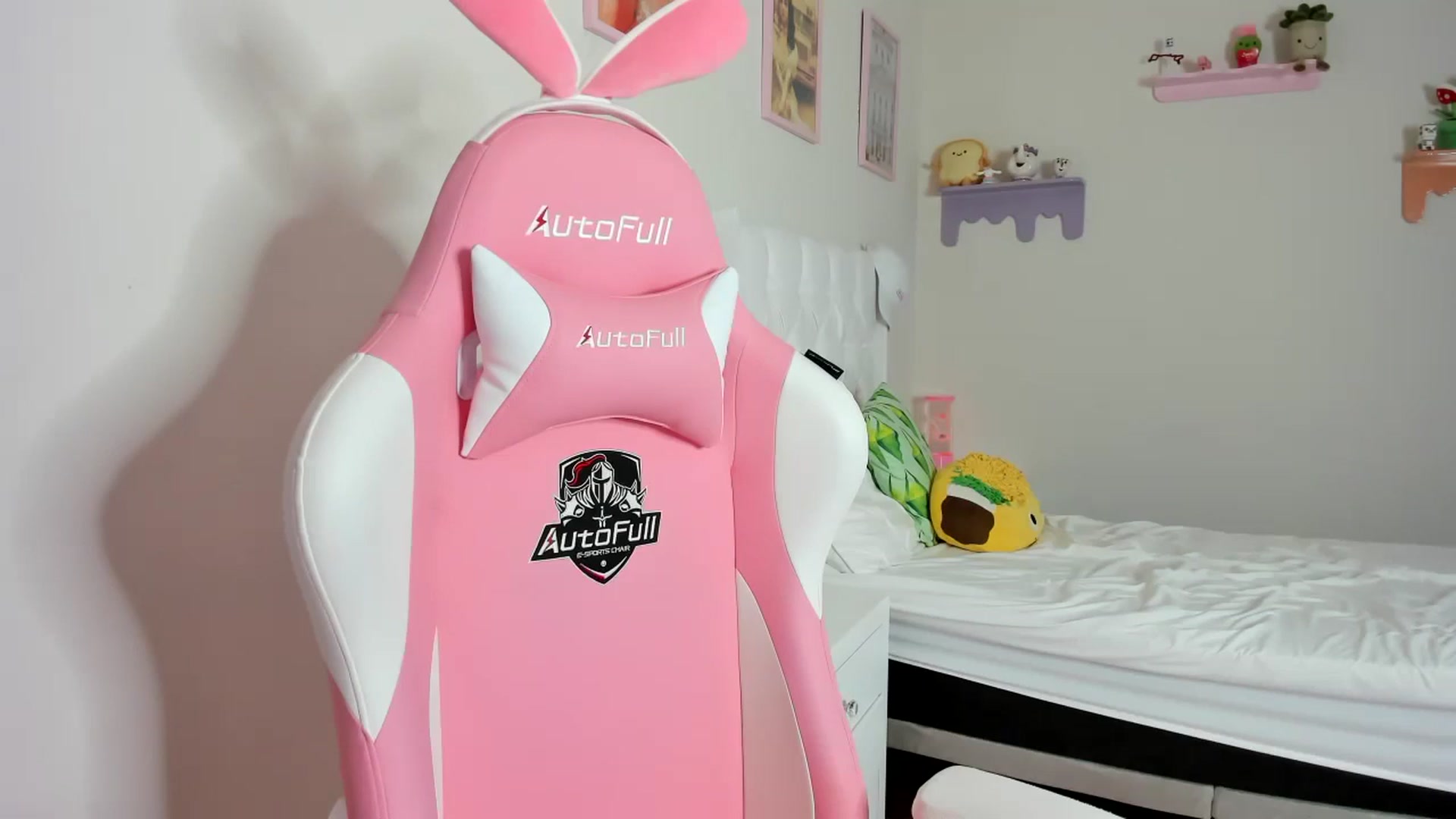 Gallery image thumbnail from Cherrycute666's myfreecams stream on, 09/20/2023, 06:49 image 11 of 20