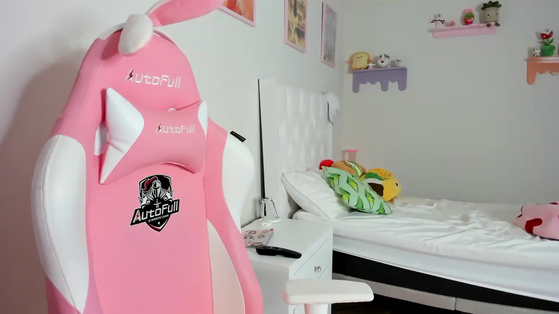 Gallery image thumbnail from Cherrycute666's myfreecams stream on, 09/20/2023, 07:58 image 16 of 20